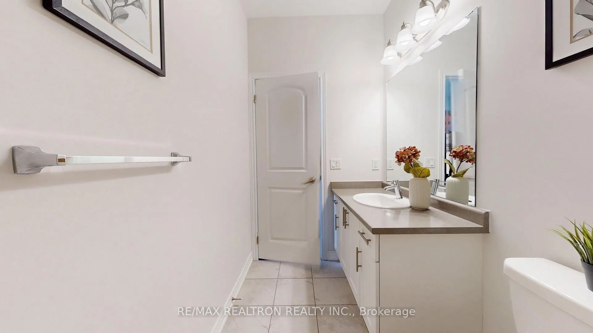 Photo 35 of 11 Durblee Avenue, Aurora, Bayview Northeast — HOMEH