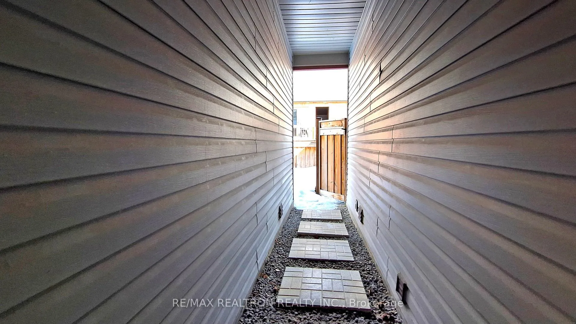 Photo 38 of 11 Durblee Avenue, Aurora, Bayview Northeast — HOMEH