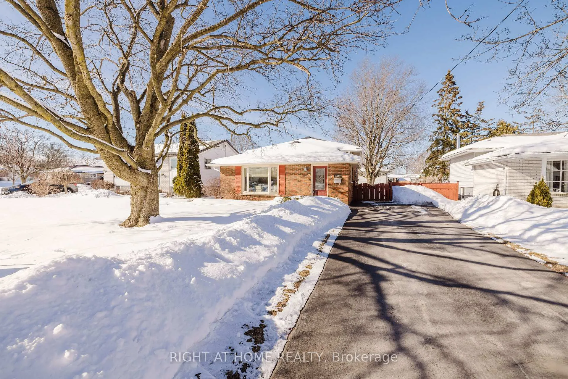 Photo 1 of 31 Thorncliffe Drive, Belleville, Belleville Ward — HOMEH