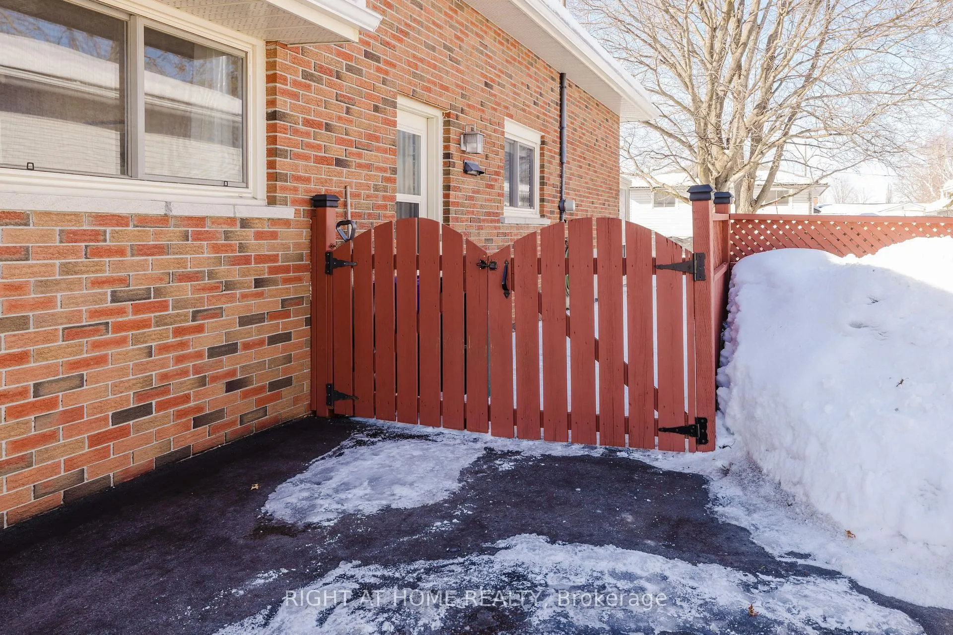 Photo 23 of 31 Thorncliffe Drive, Belleville, Belleville Ward — HOMEH