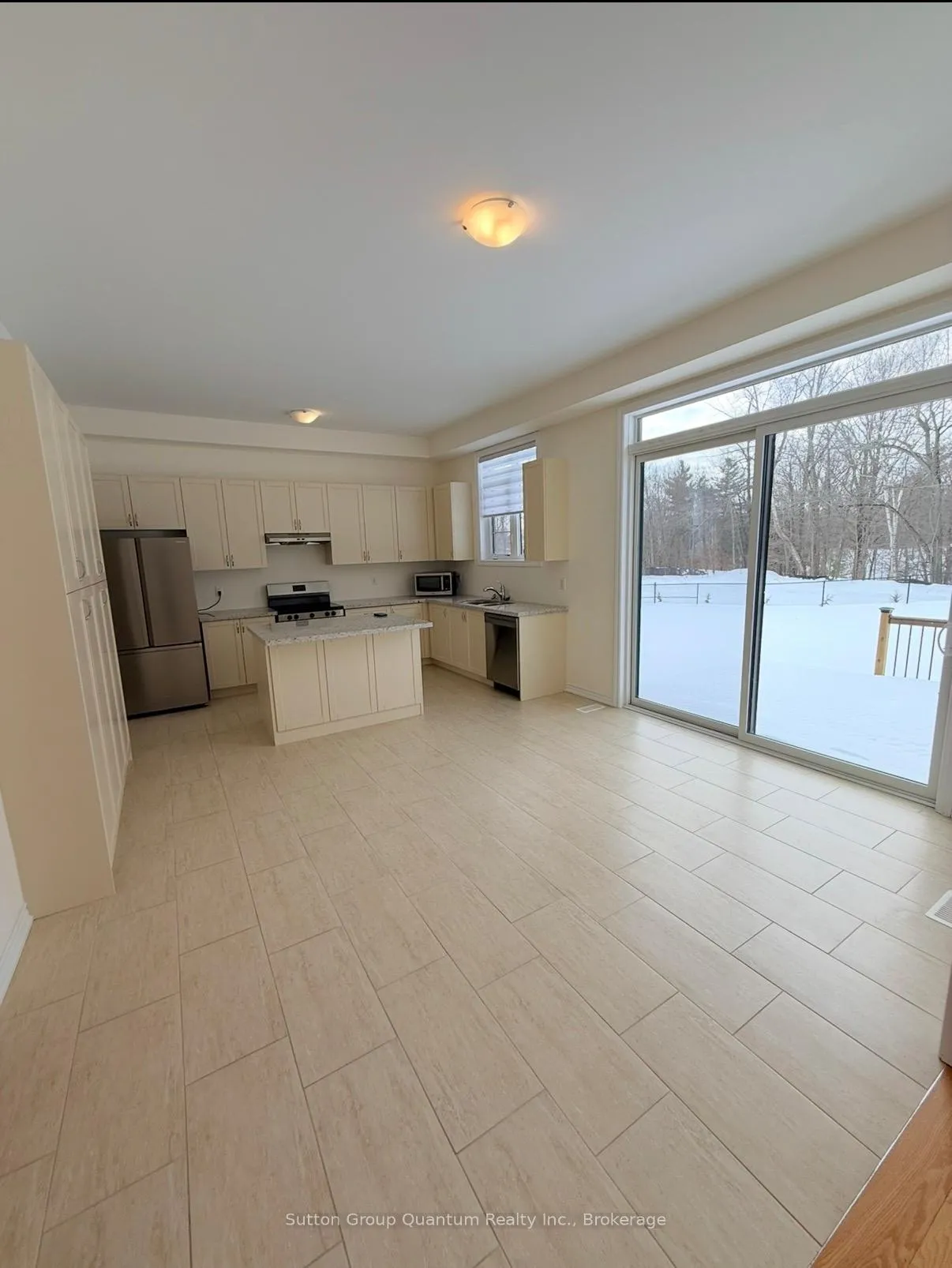 Photo 7 of 174 Rosanne Circle, Wasaga Beach — HOMEH