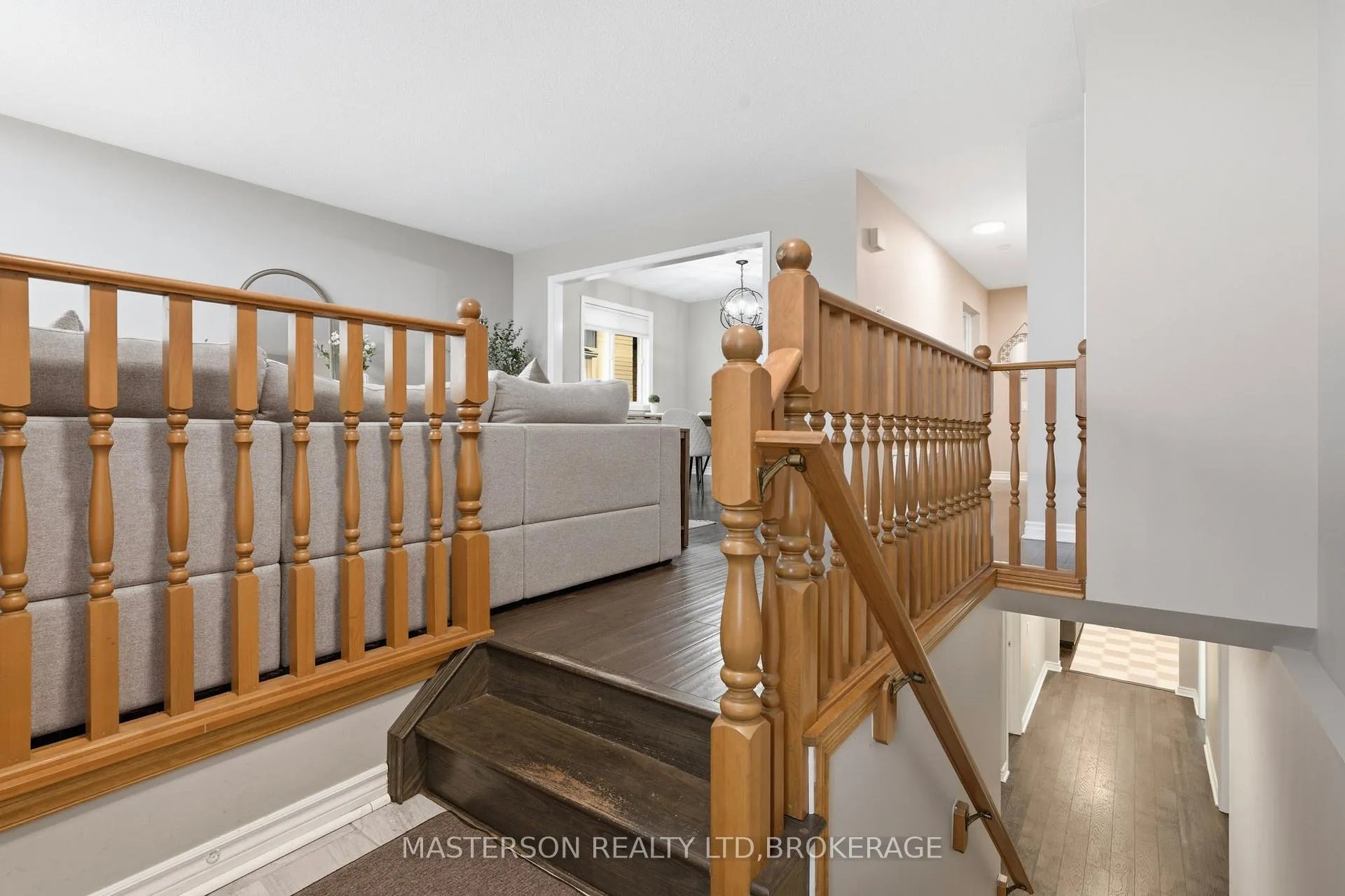 Photo 2 of 7740 Alpine Drive, Niagara Falls, Ascot — HOMEH