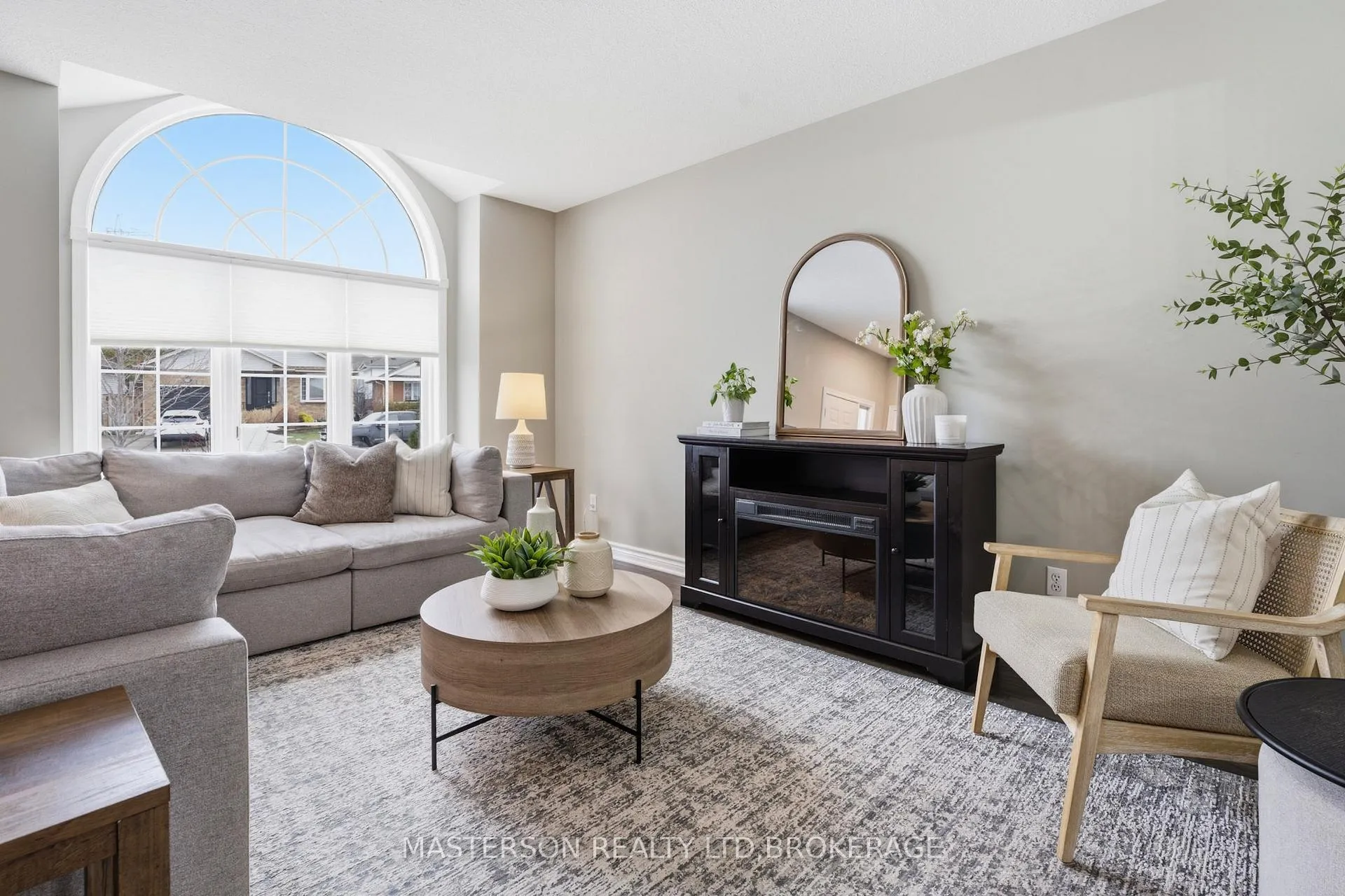 Photo 4 of 7740 Alpine Drive, Niagara Falls, Ascot — HOMEH