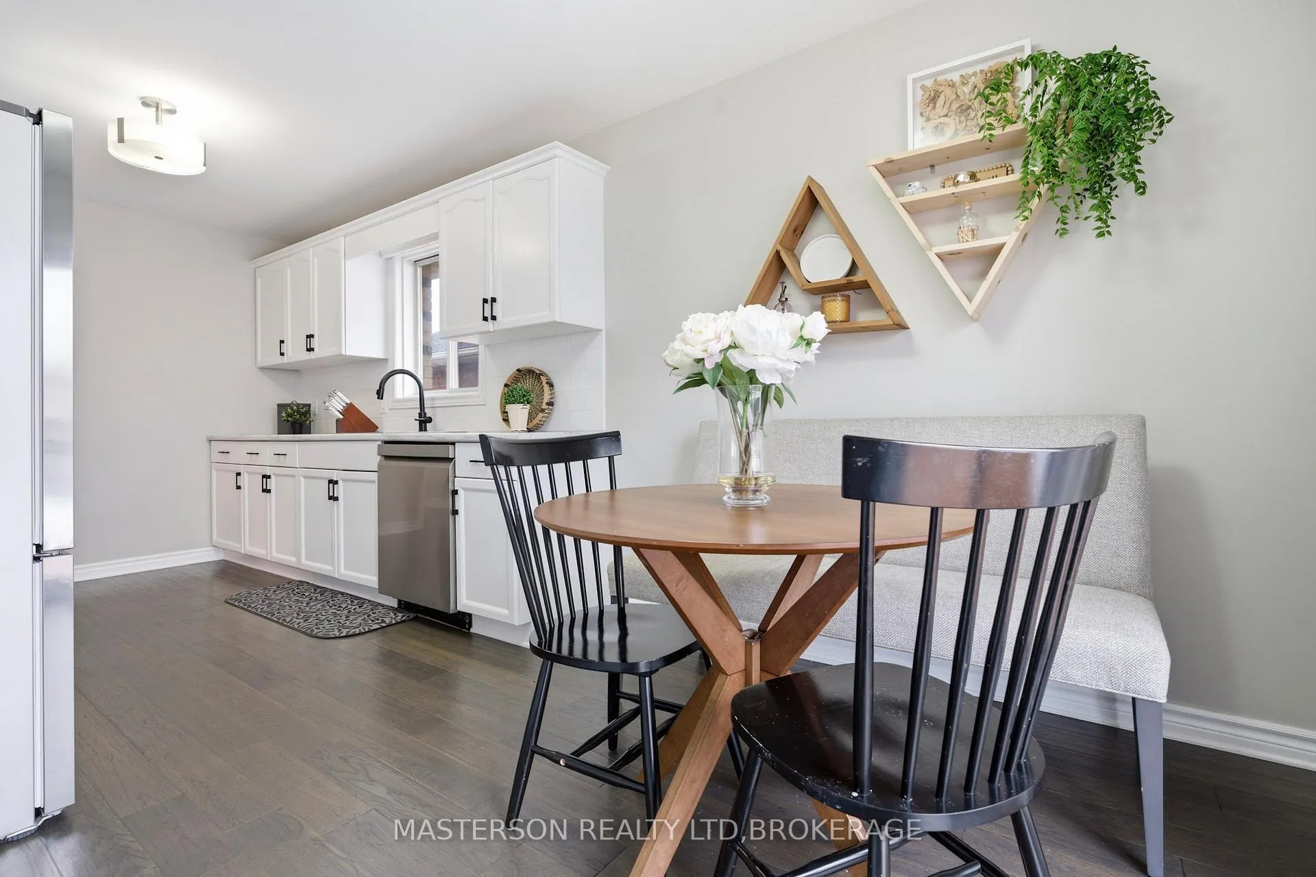 Photo 9 of 7740 Alpine Drive, Niagara Falls, Ascot — HOMEH