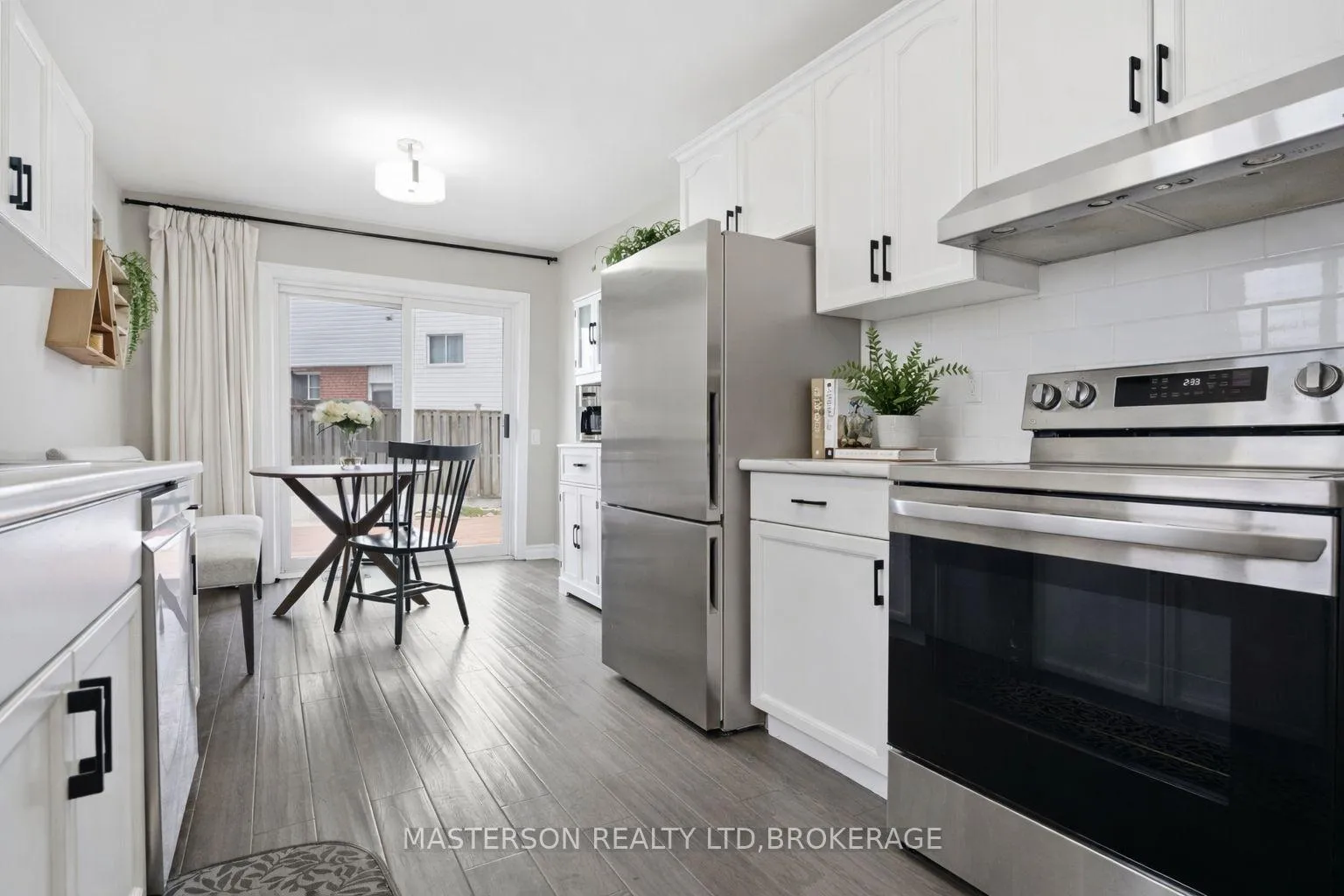 Photo 10 of 7740 Alpine Drive, Niagara Falls, Ascot — HOMEH