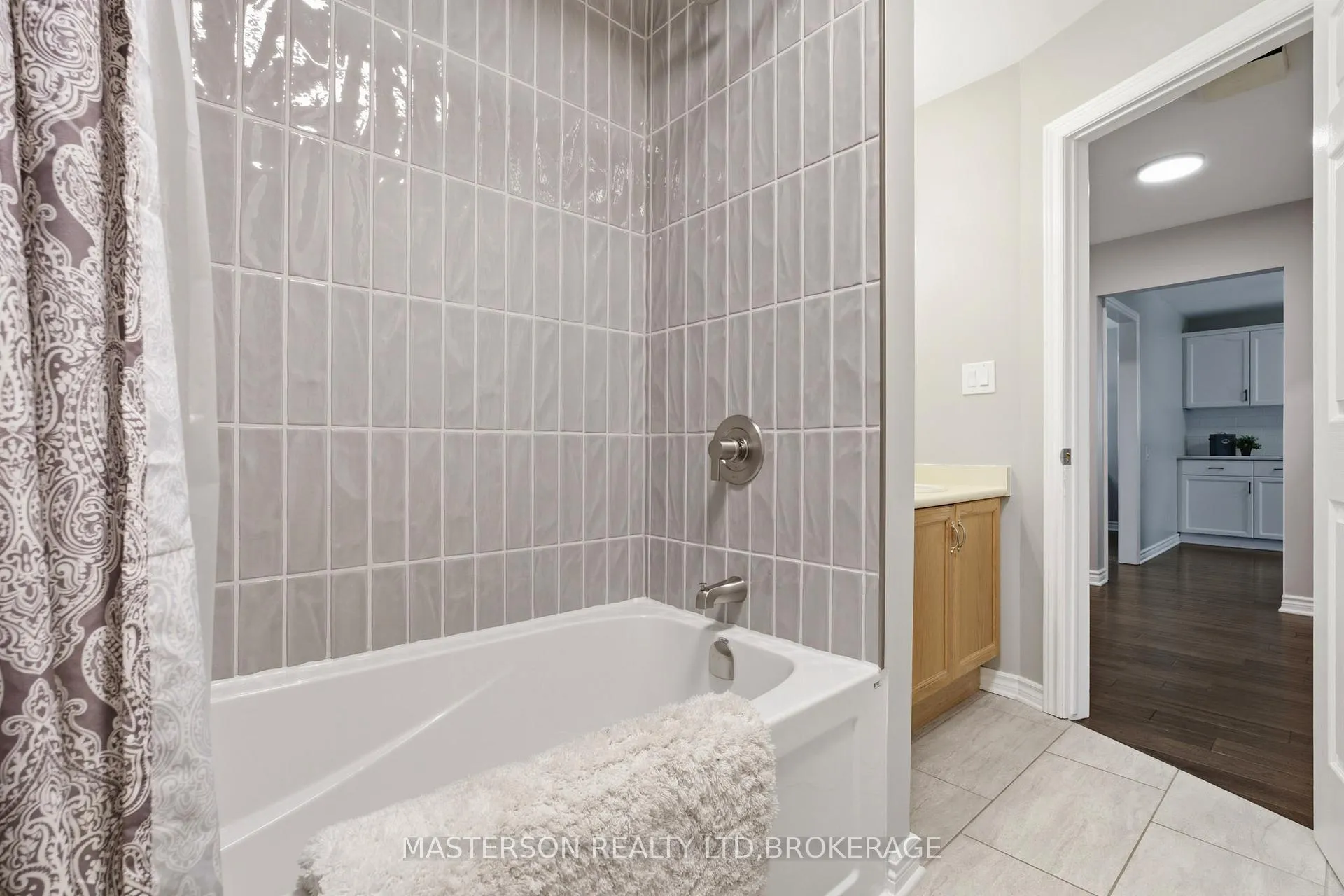Photo 14 of 7740 Alpine Drive, Niagara Falls, Ascot — HOMEH