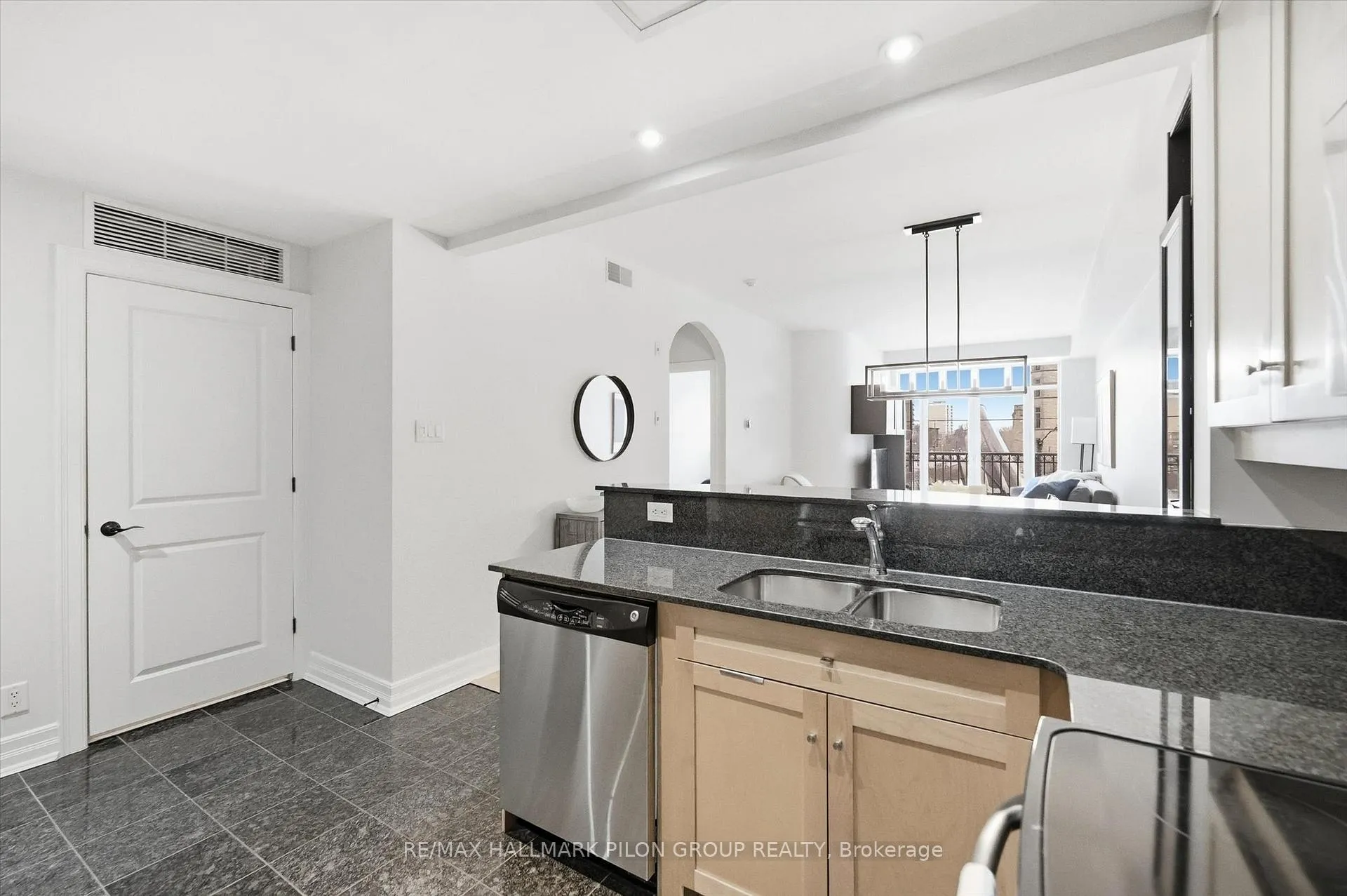 Photo 6 of Unit 306, 320 Mcleod Street, Ottawa, Ottawa Centre — HOMEH
