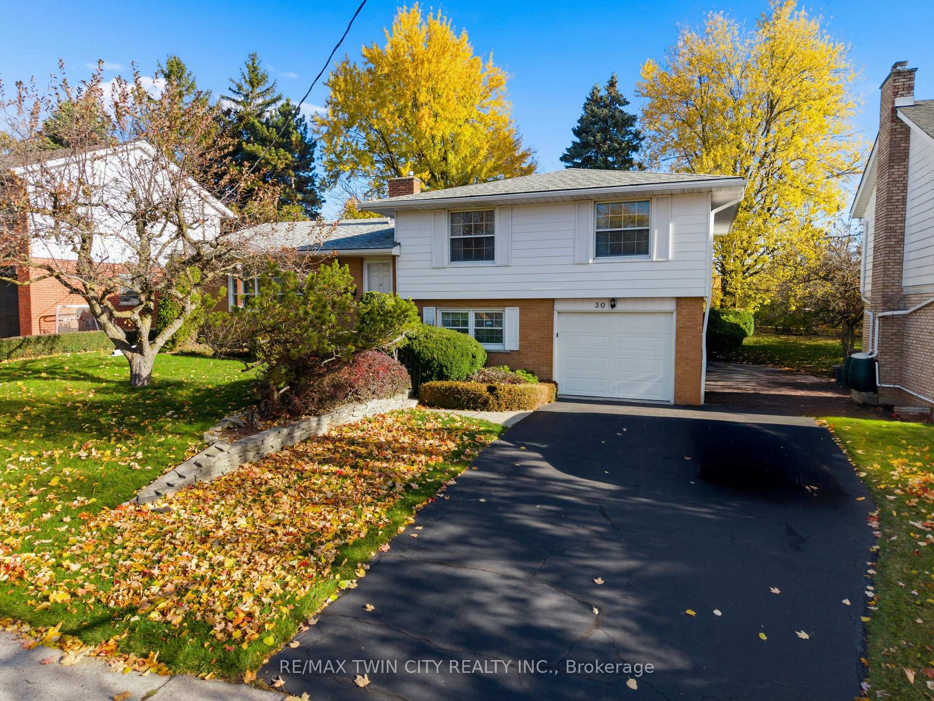 Photo 1 of 30 Thornridge Crescent, Kitchener — HOMEH