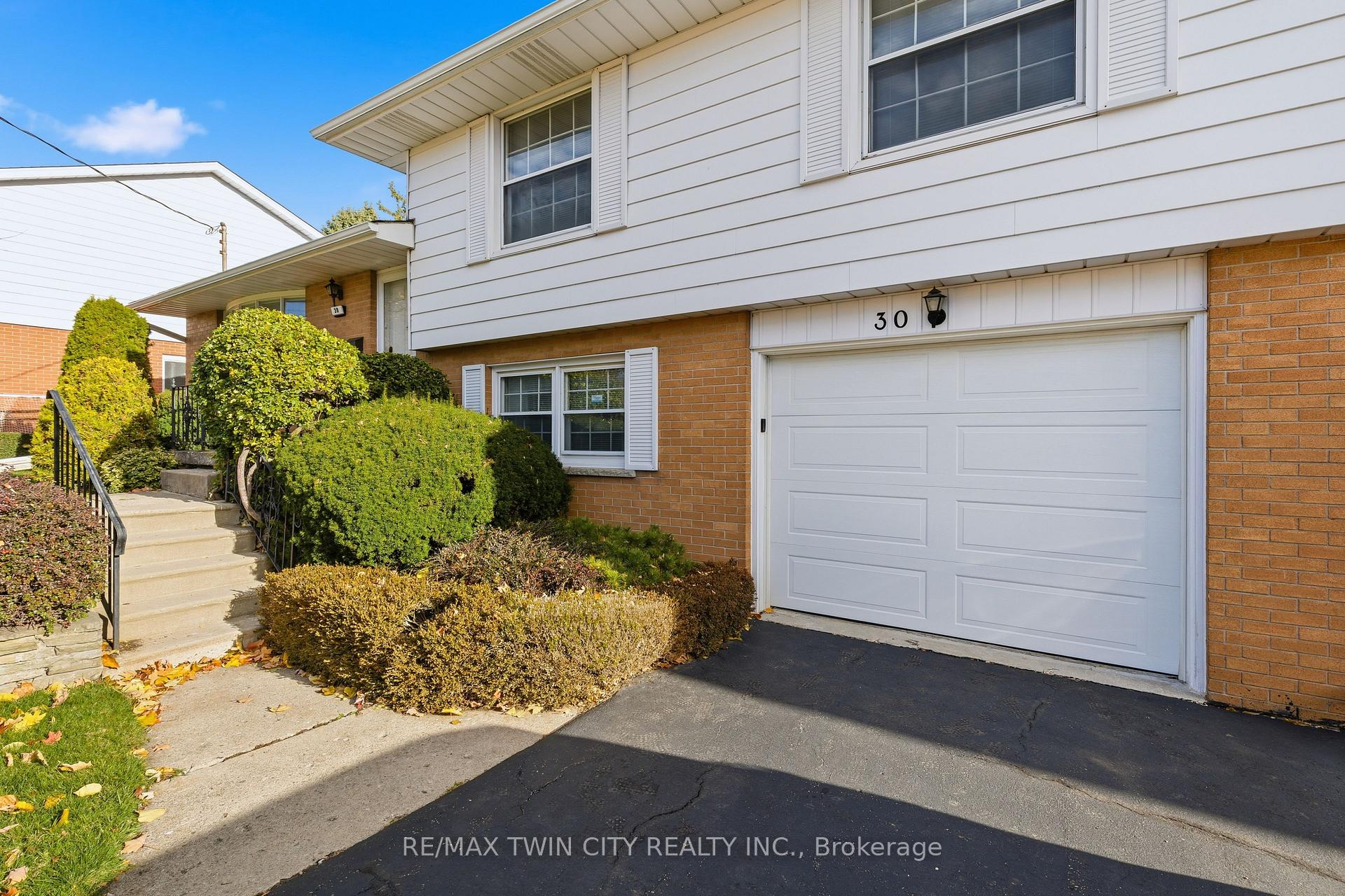 Photo 3 of 30 Thornridge Crescent, Kitchener — HOMEH