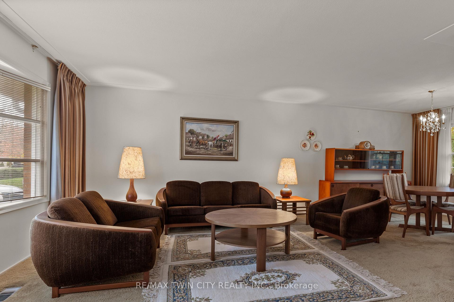 Photo 5 of 30 Thornridge Crescent, Kitchener — HOMEH