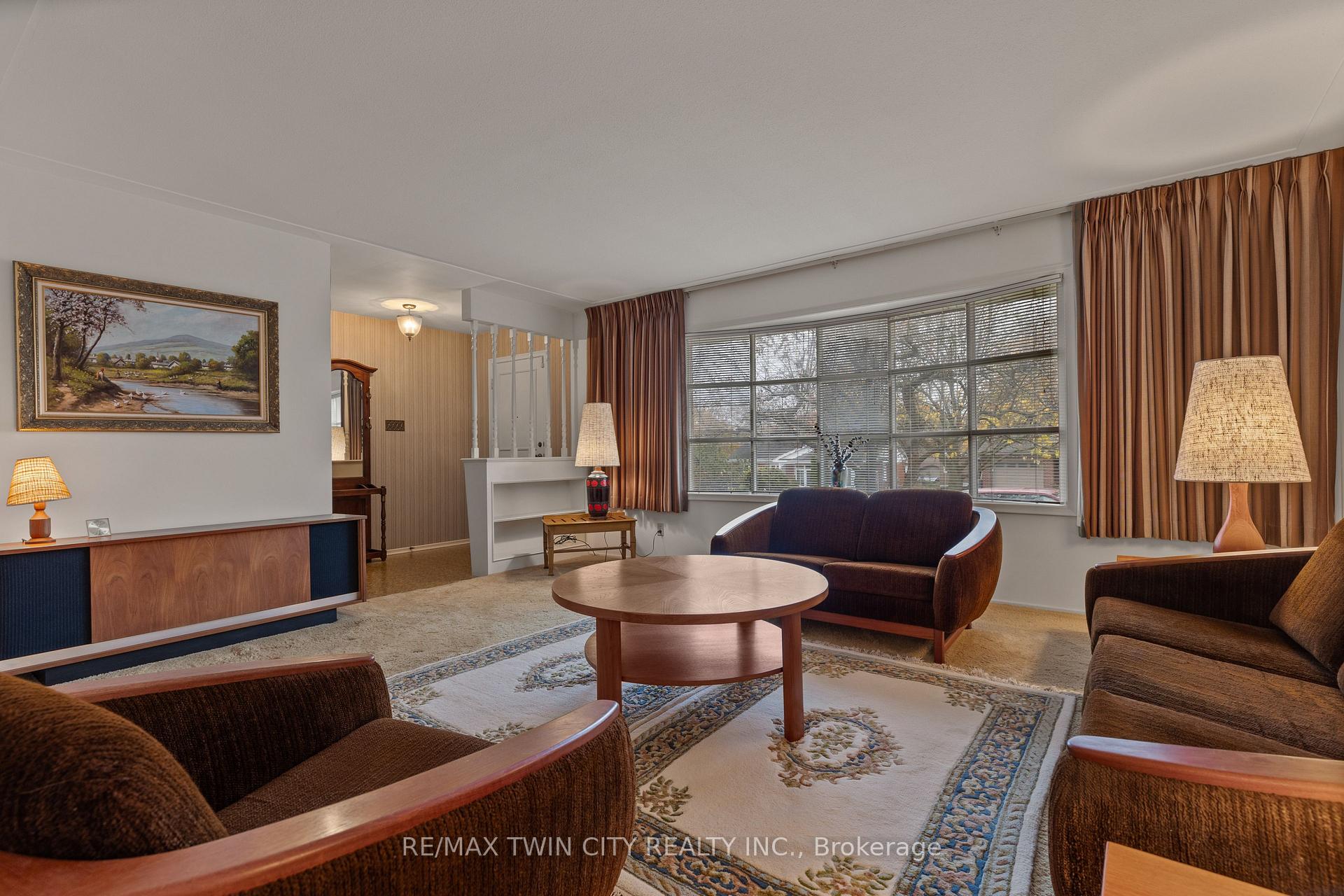 Photo 6 of 30 Thornridge Crescent, Kitchener — HOMEH