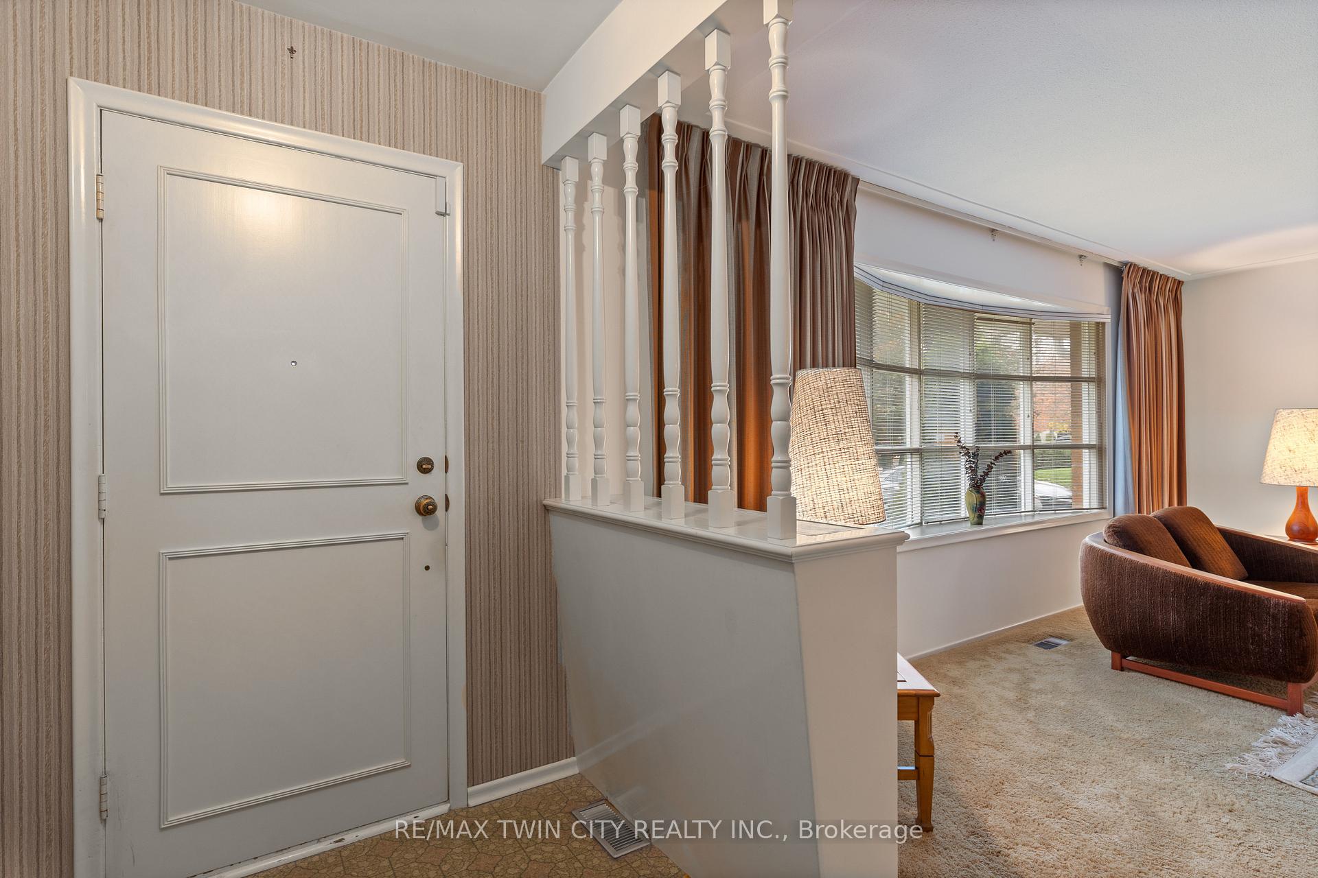 Photo 7 of 30 Thornridge Crescent, Kitchener — HOMEH