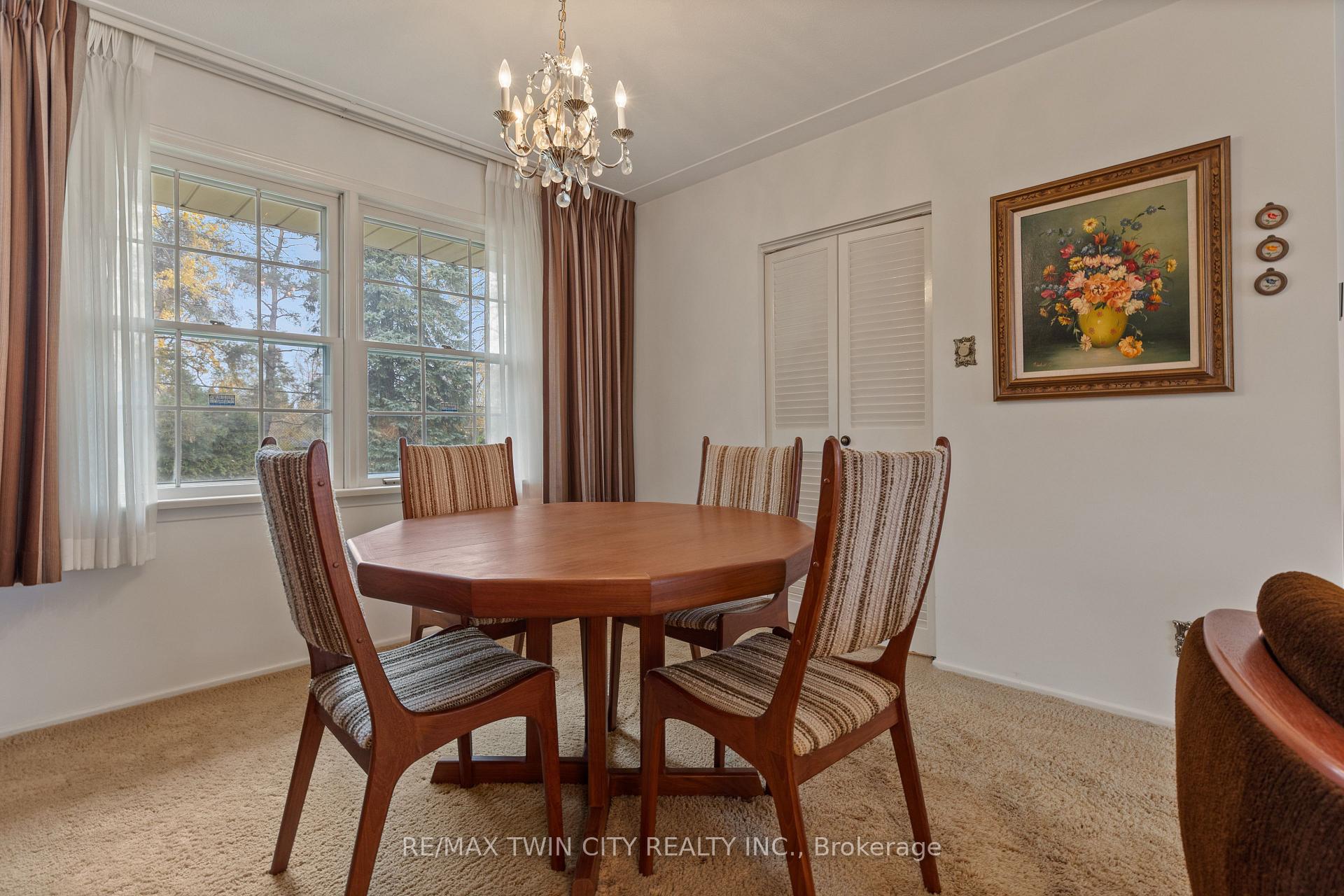 Photo 9 of 30 Thornridge Crescent, Kitchener — HOMEH