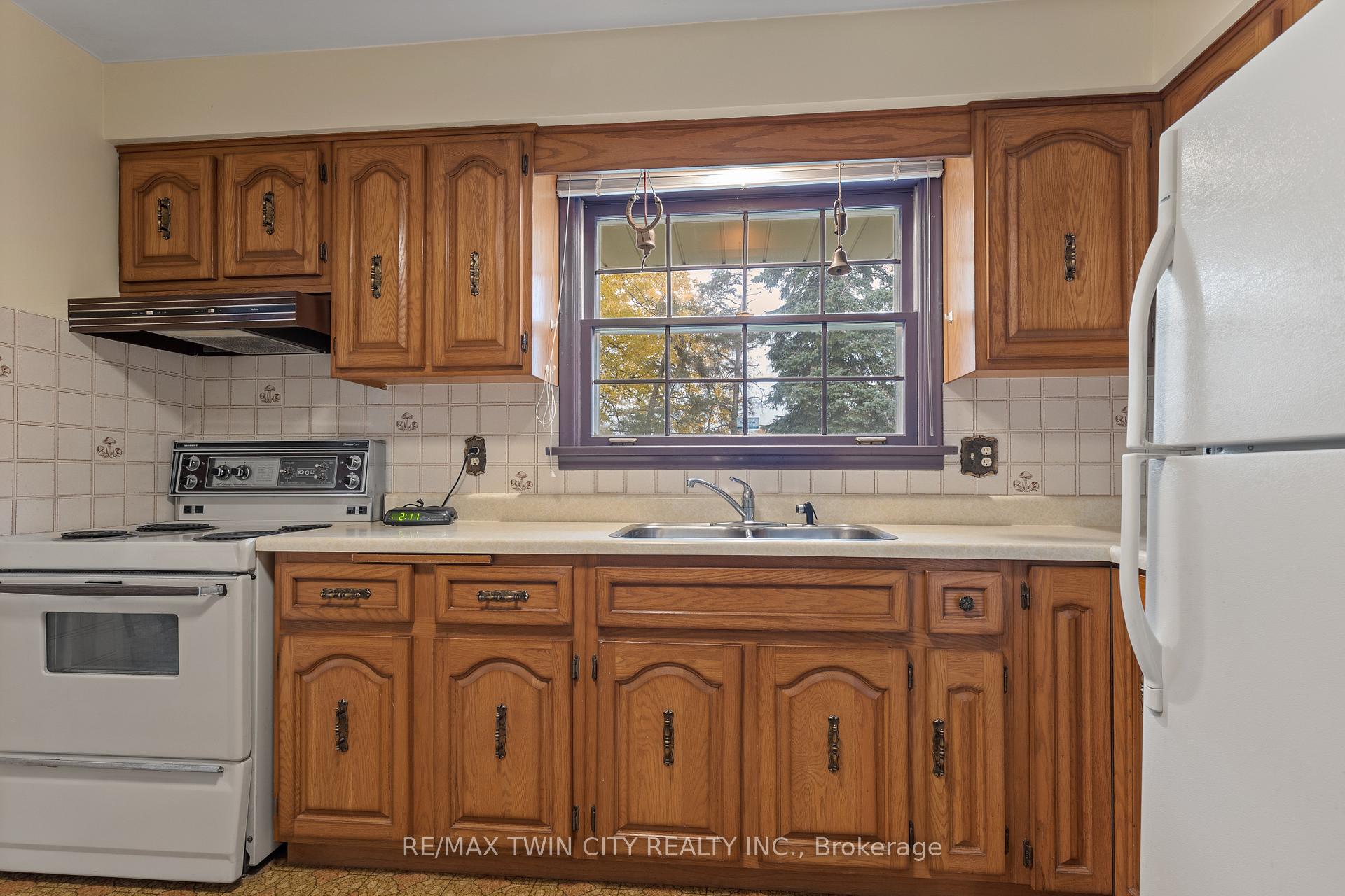 Photo 12 of 30 Thornridge Crescent, Kitchener — HOMEH