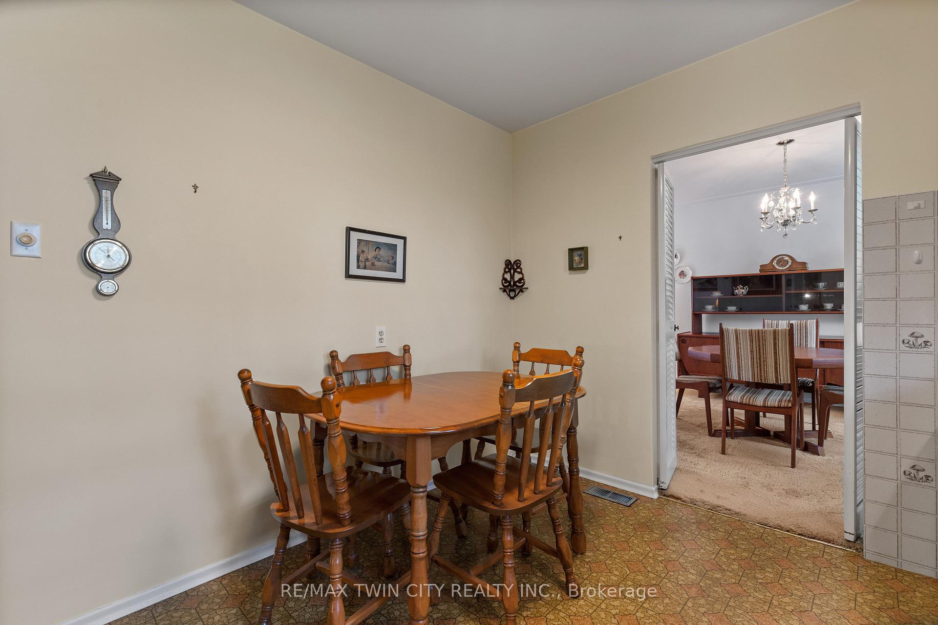 Photo 13 of 30 Thornridge Crescent, Kitchener — HOMEH