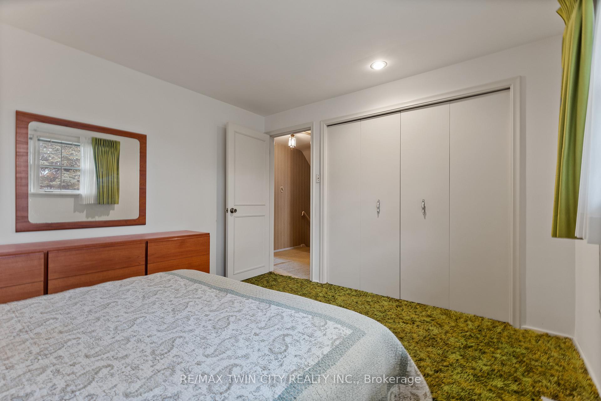 Photo 15 of 30 Thornridge Crescent, Kitchener — HOMEH