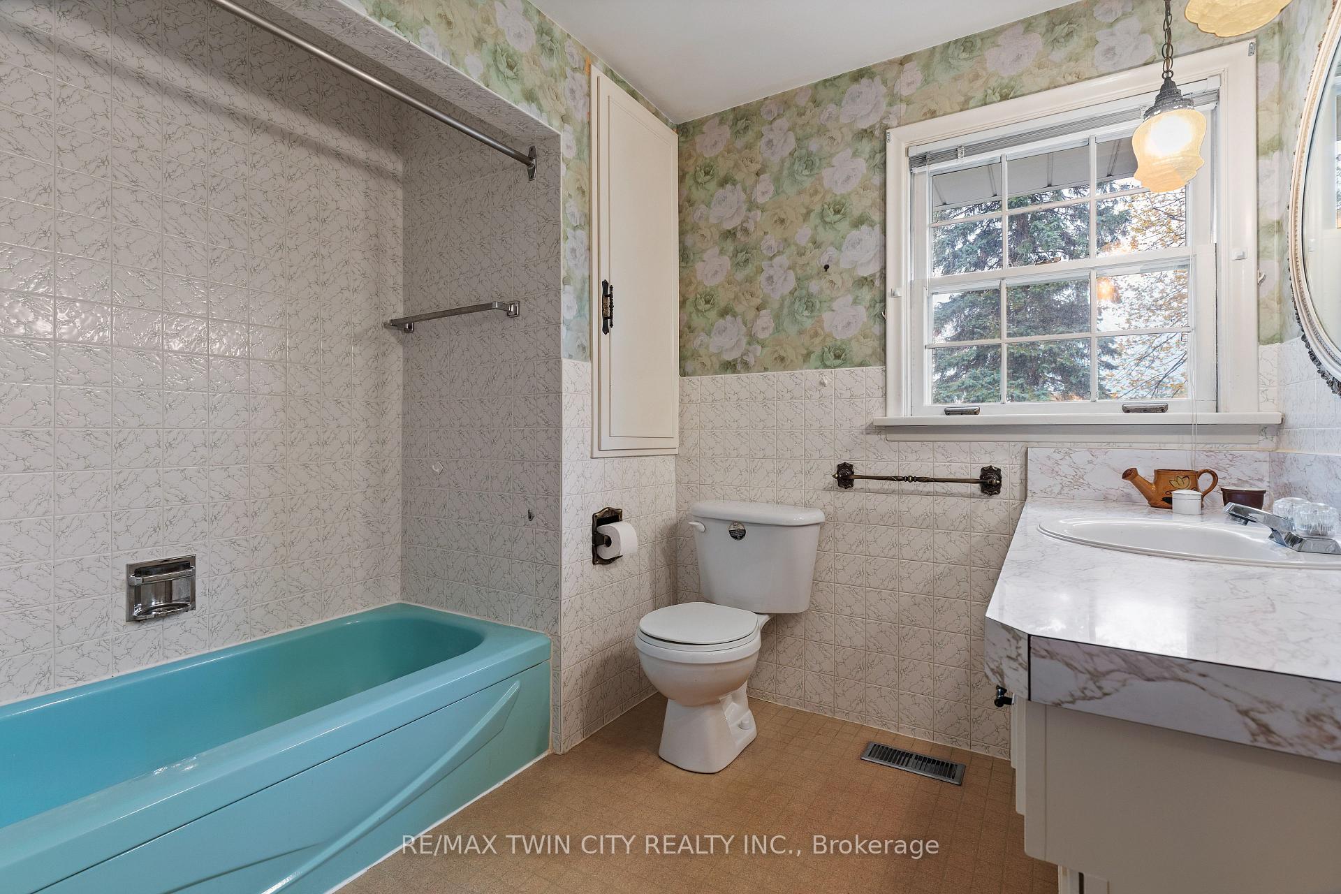 Photo 23 of 30 Thornridge Crescent, Kitchener — HOMEH