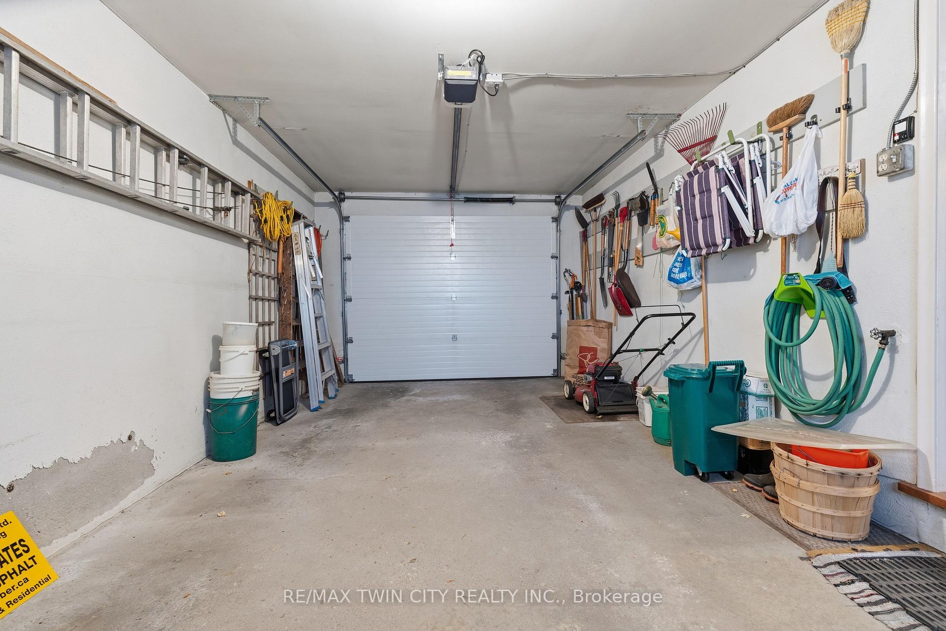Photo 35 of 30 Thornridge Crescent, Kitchener — HOMEH