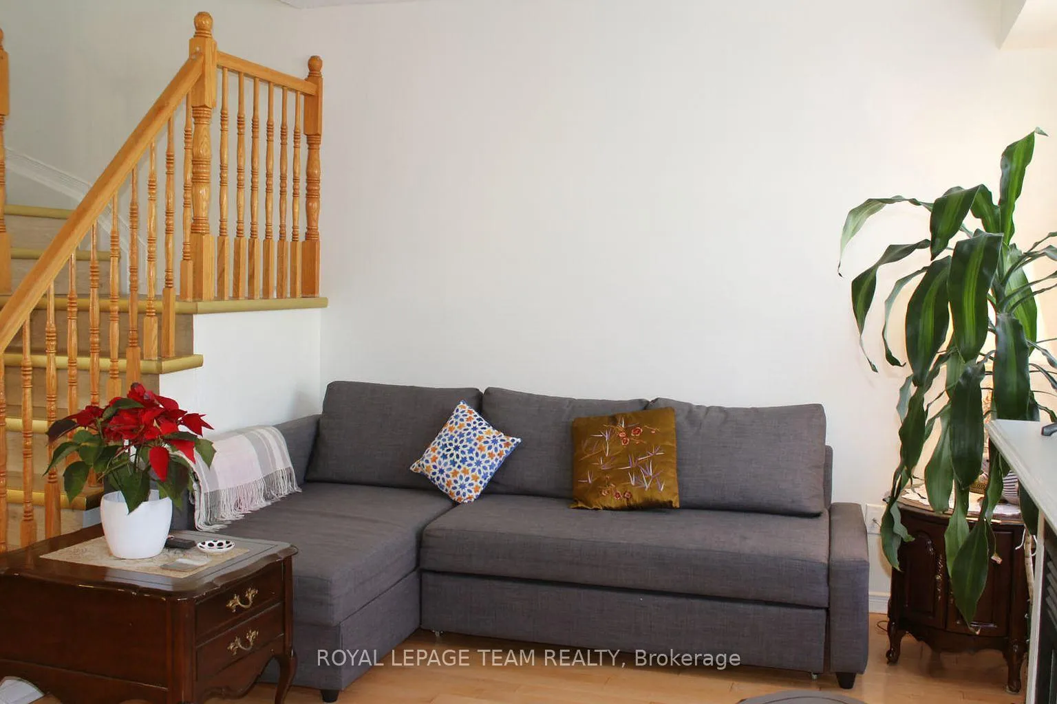 Photo 8 of 20 Heartleaf Private, Ottawa, Hunt Club Park/Greenboro — HOMEH