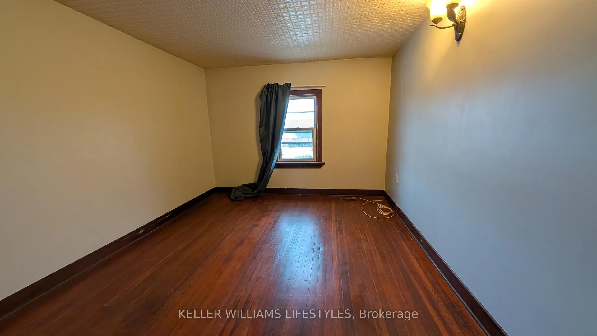Photo 14 of 1004 Hamilton Road, London, East O — HOMEH