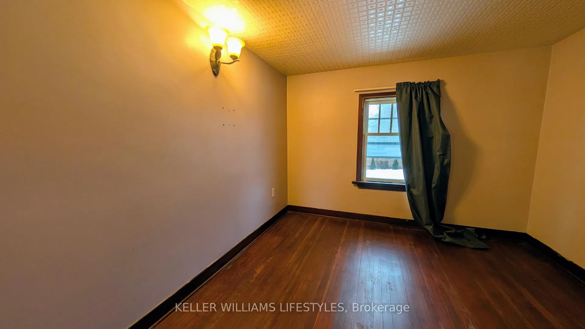 Photo 15 of 1004 Hamilton Road, London, East O — HOMEH