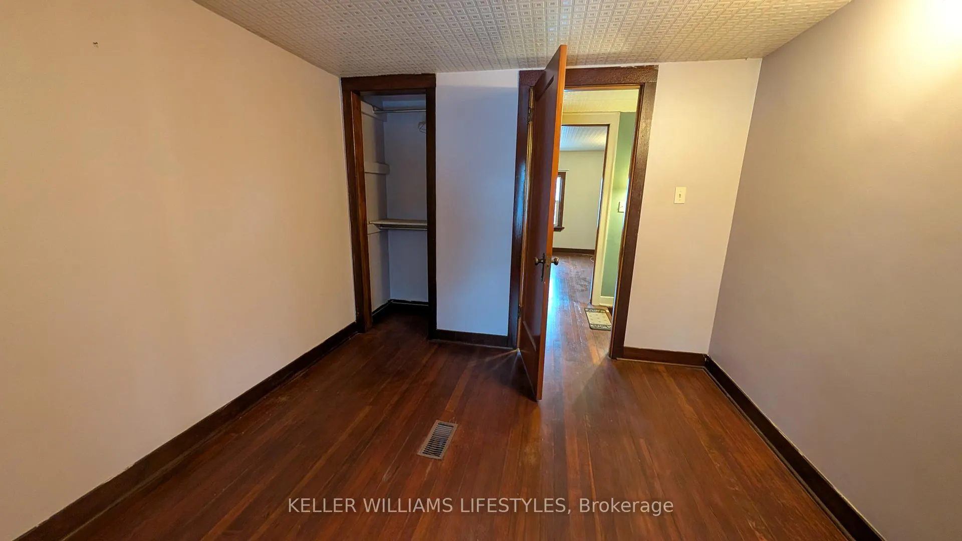 Photo 16 of 1004 Hamilton Road, London, East O — HOMEH
