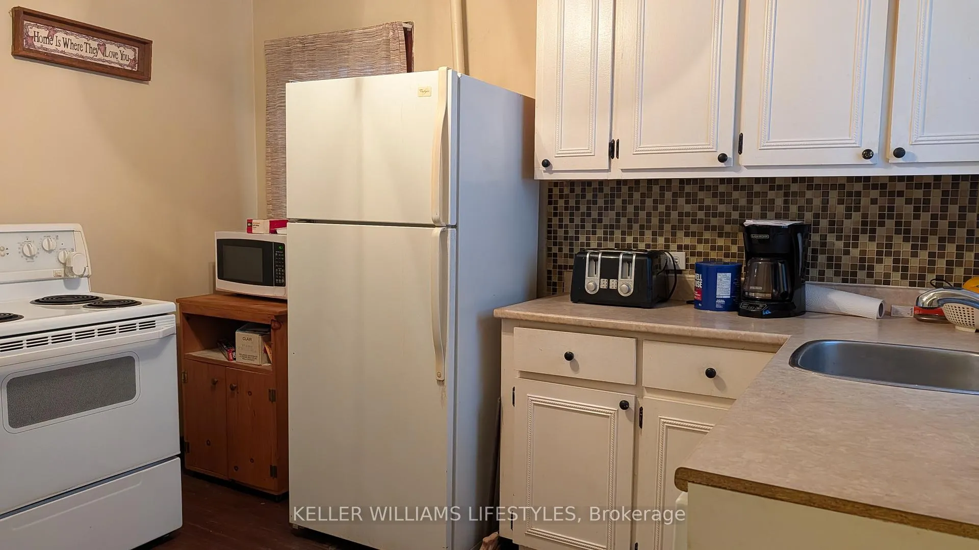 Photo 23 of 1004 Hamilton Road, London, East O — HOMEH
