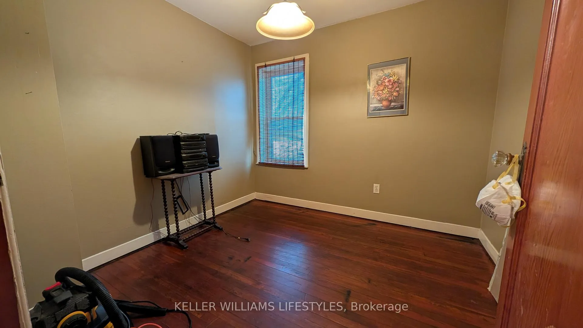 Photo 26 of 1004 Hamilton Road, London, East O — HOMEH