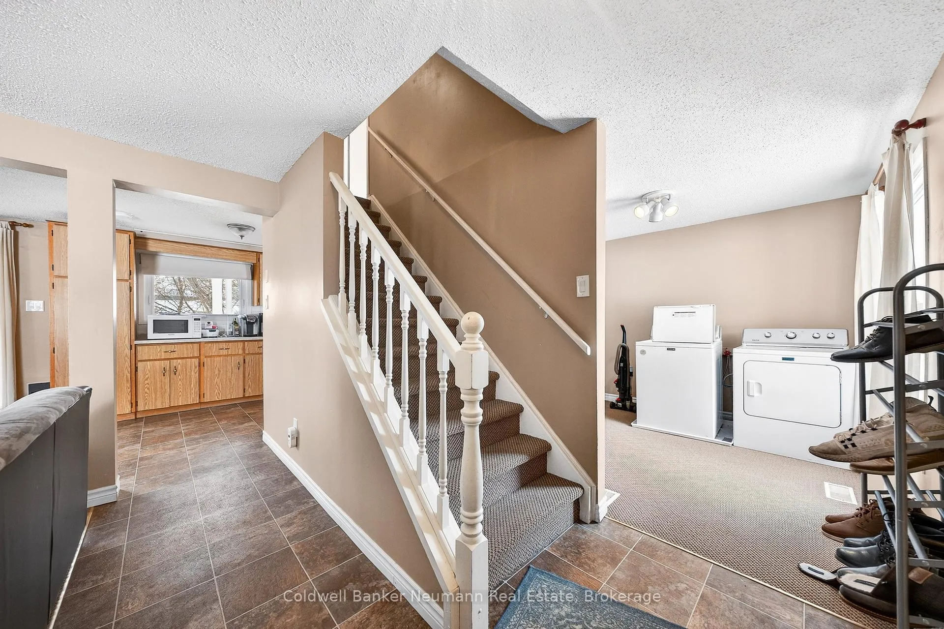 Photo 2 of 25 Briarlea Road, Guelph, Kortright West — HOMEH