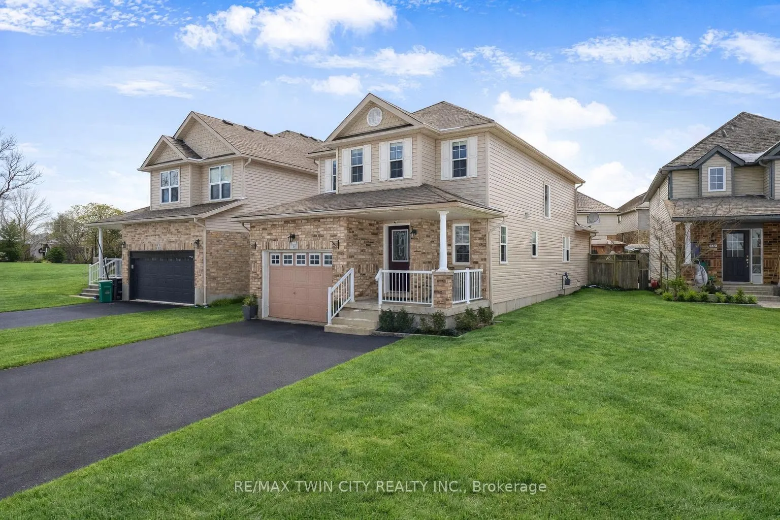 Photo 2 of 505 Snowdrop Court, Kitchener — HOMEH