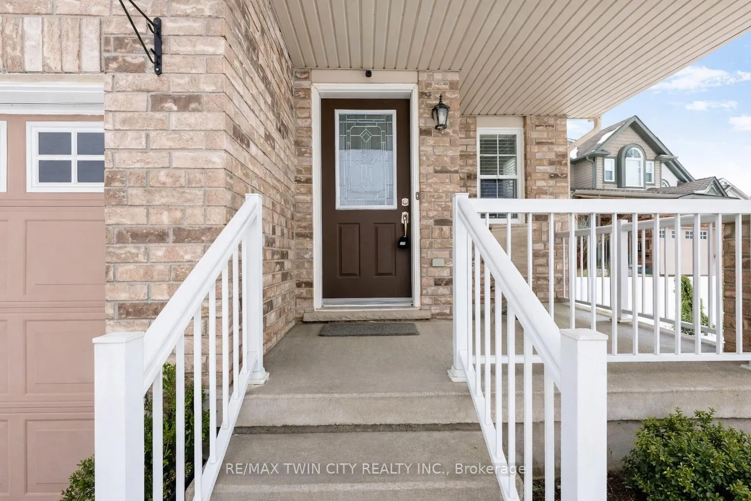 Photo 3 of 505 Snowdrop Court, Kitchener — HOMEH