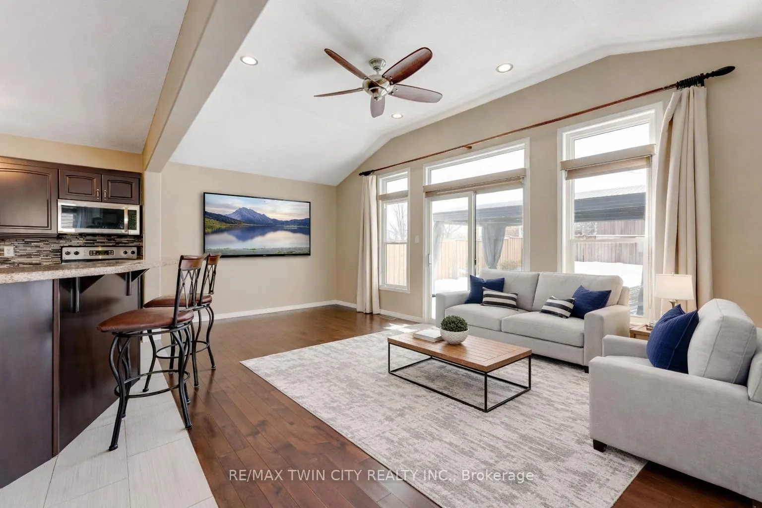 Photo 5 of 505 Snowdrop Court, Kitchener — HOMEH