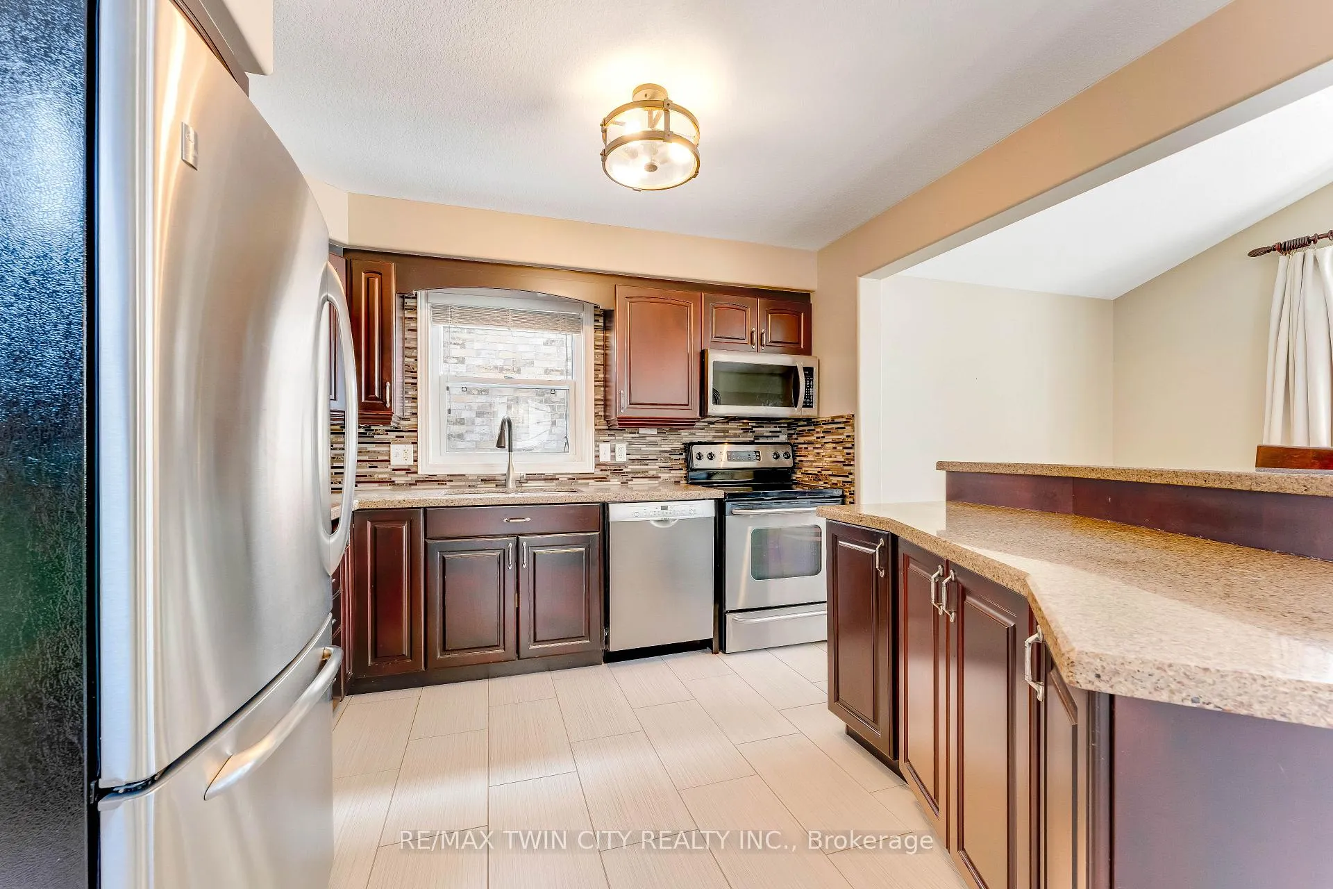 Photo 8 of 505 Snowdrop Court, Kitchener — HOMEH