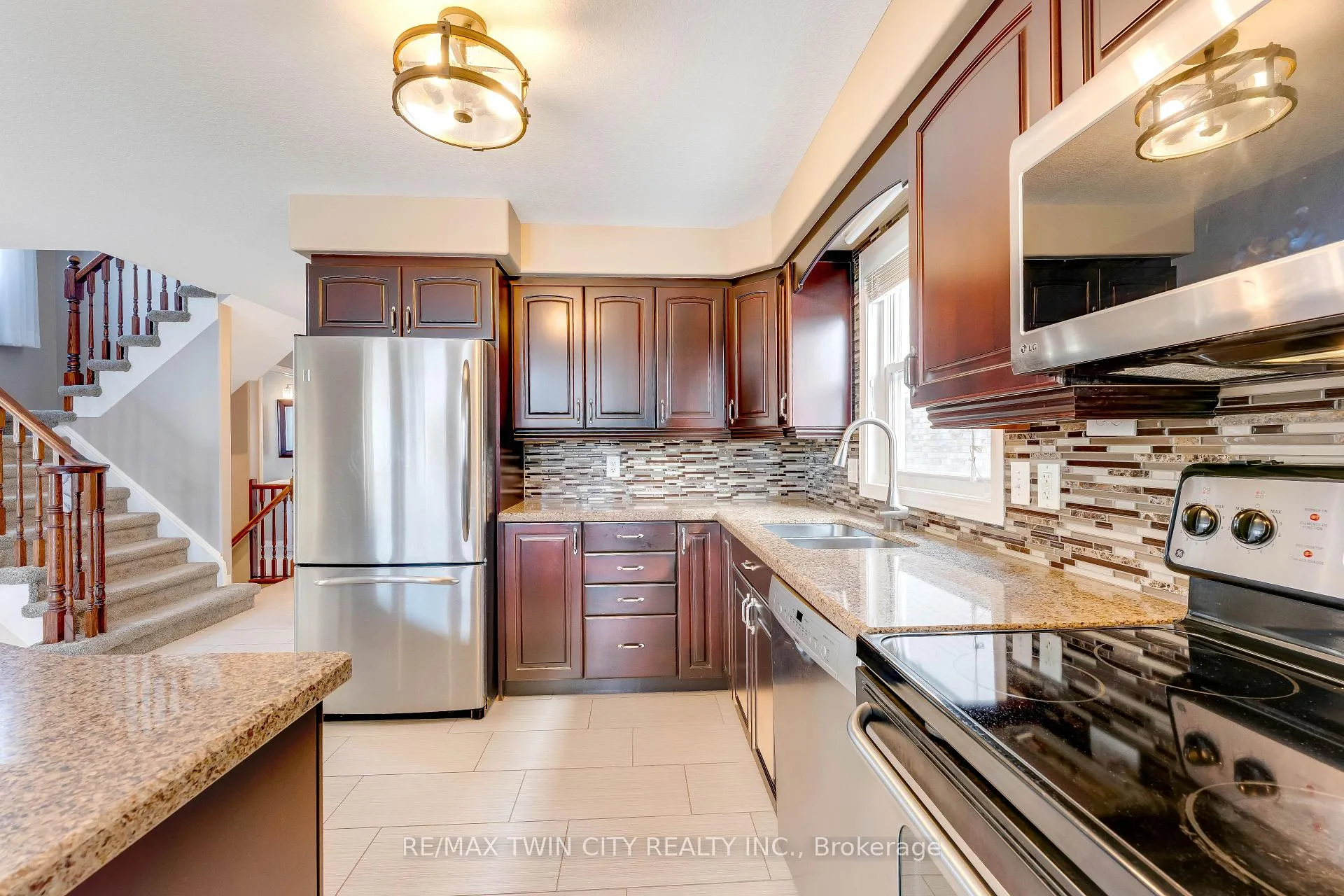 Photo 10 of 505 Snowdrop Court, Kitchener — HOMEH