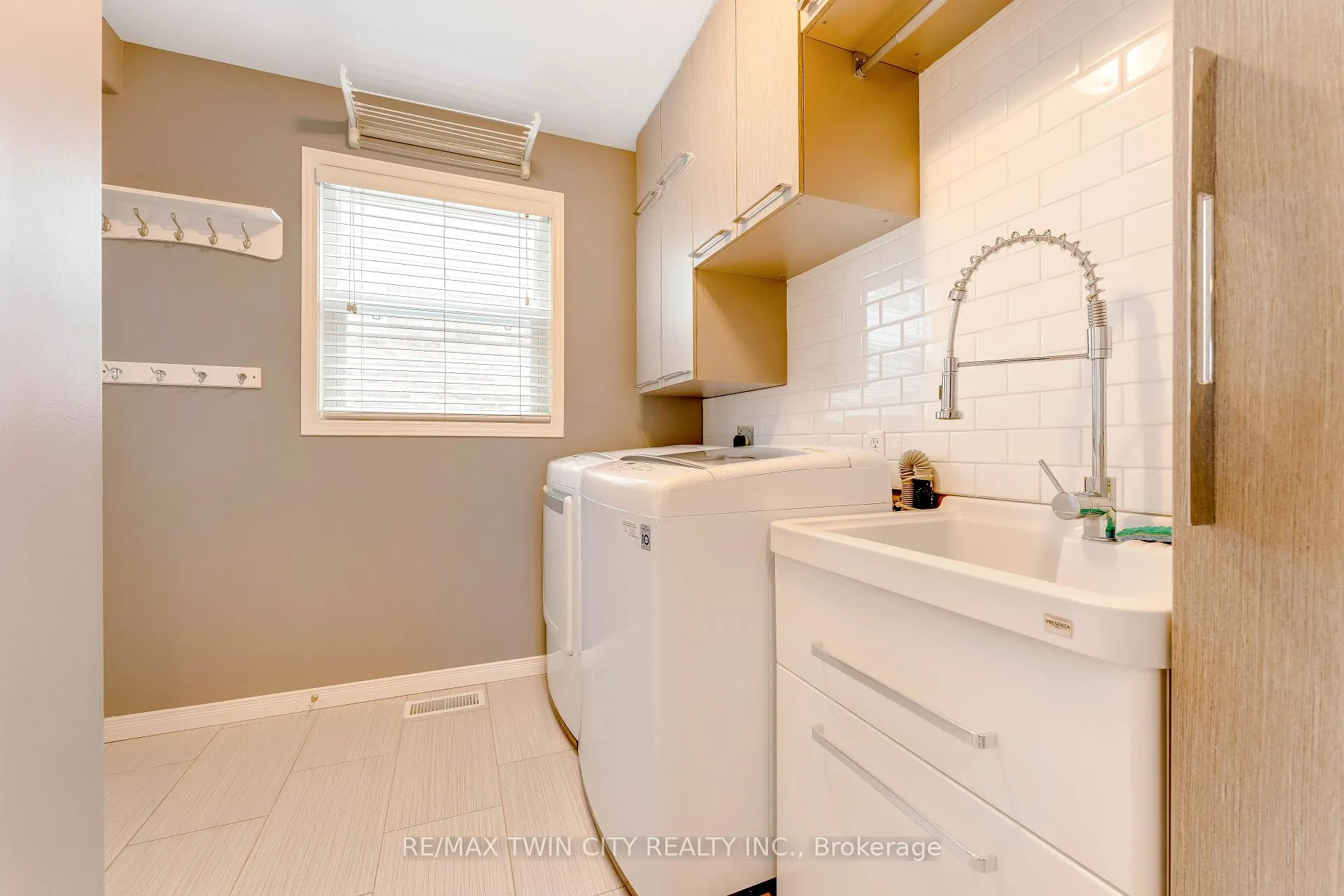 Photo 14 of 505 Snowdrop Court, Kitchener — HOMEH