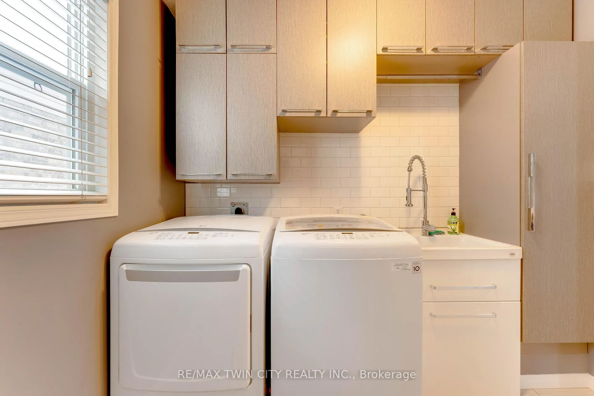 Photo 15 of 505 Snowdrop Court, Kitchener — HOMEH