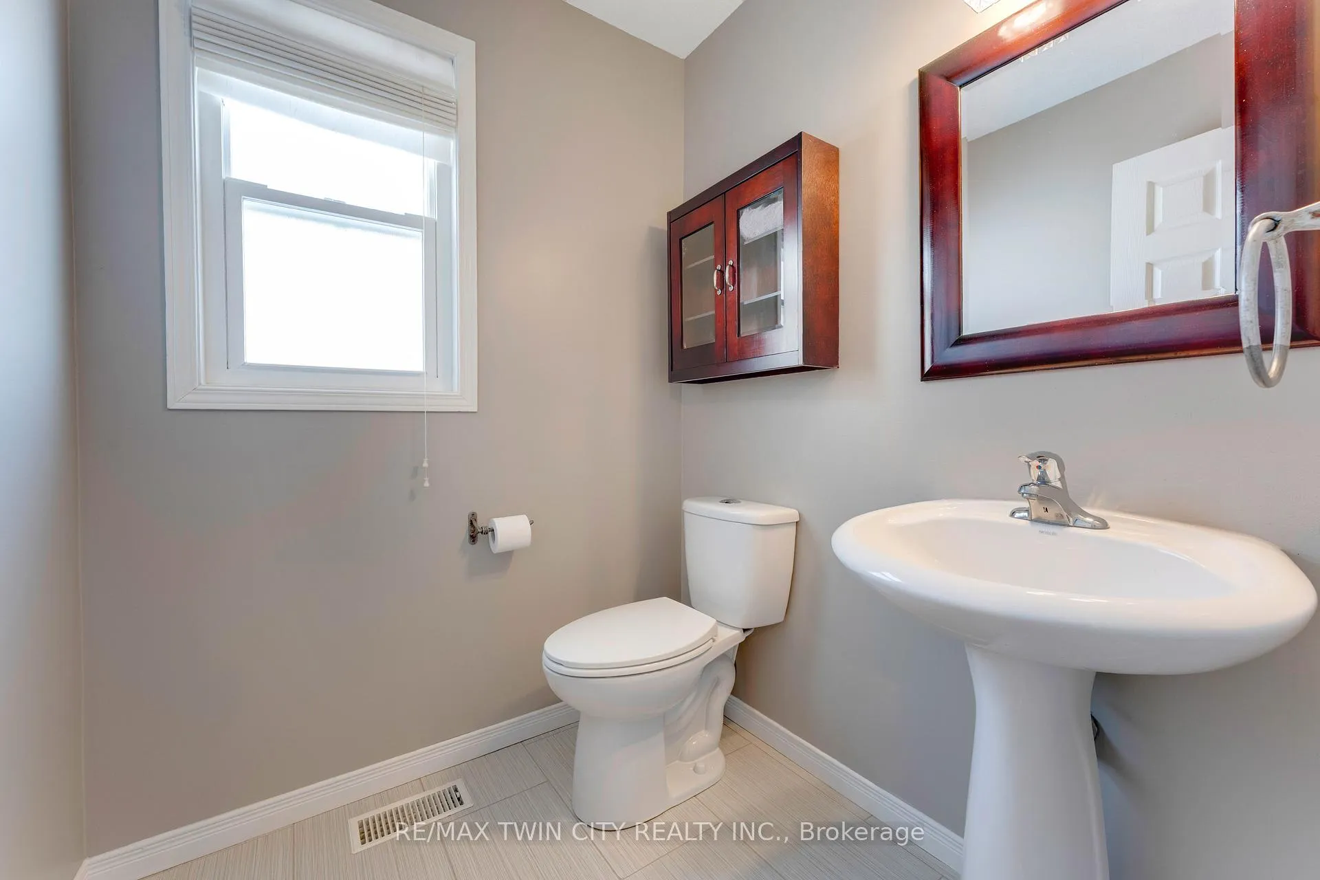 Photo 16 of 505 Snowdrop Court, Kitchener — HOMEH