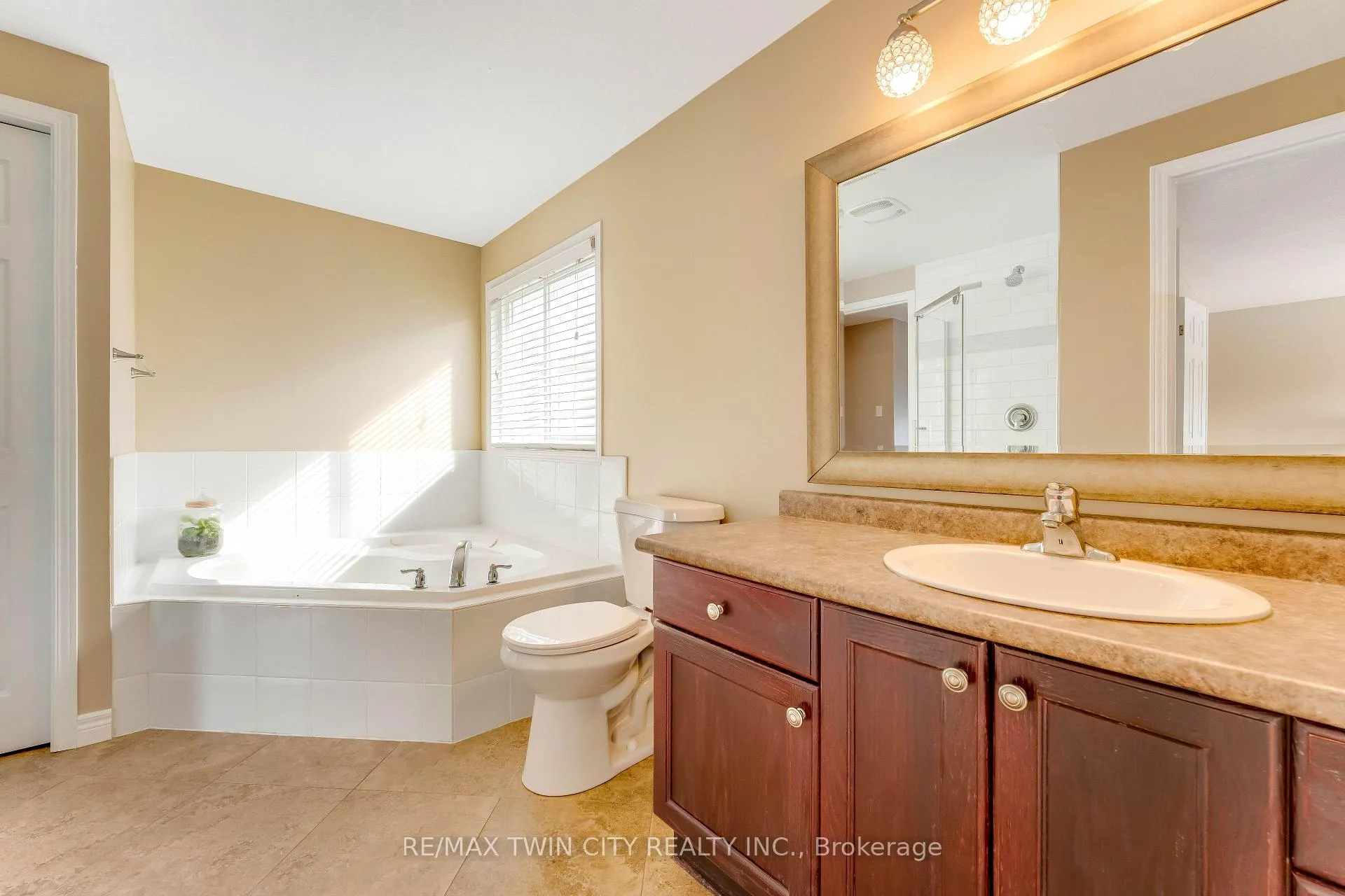 Photo 23 of 505 Snowdrop Court, Kitchener — HOMEH