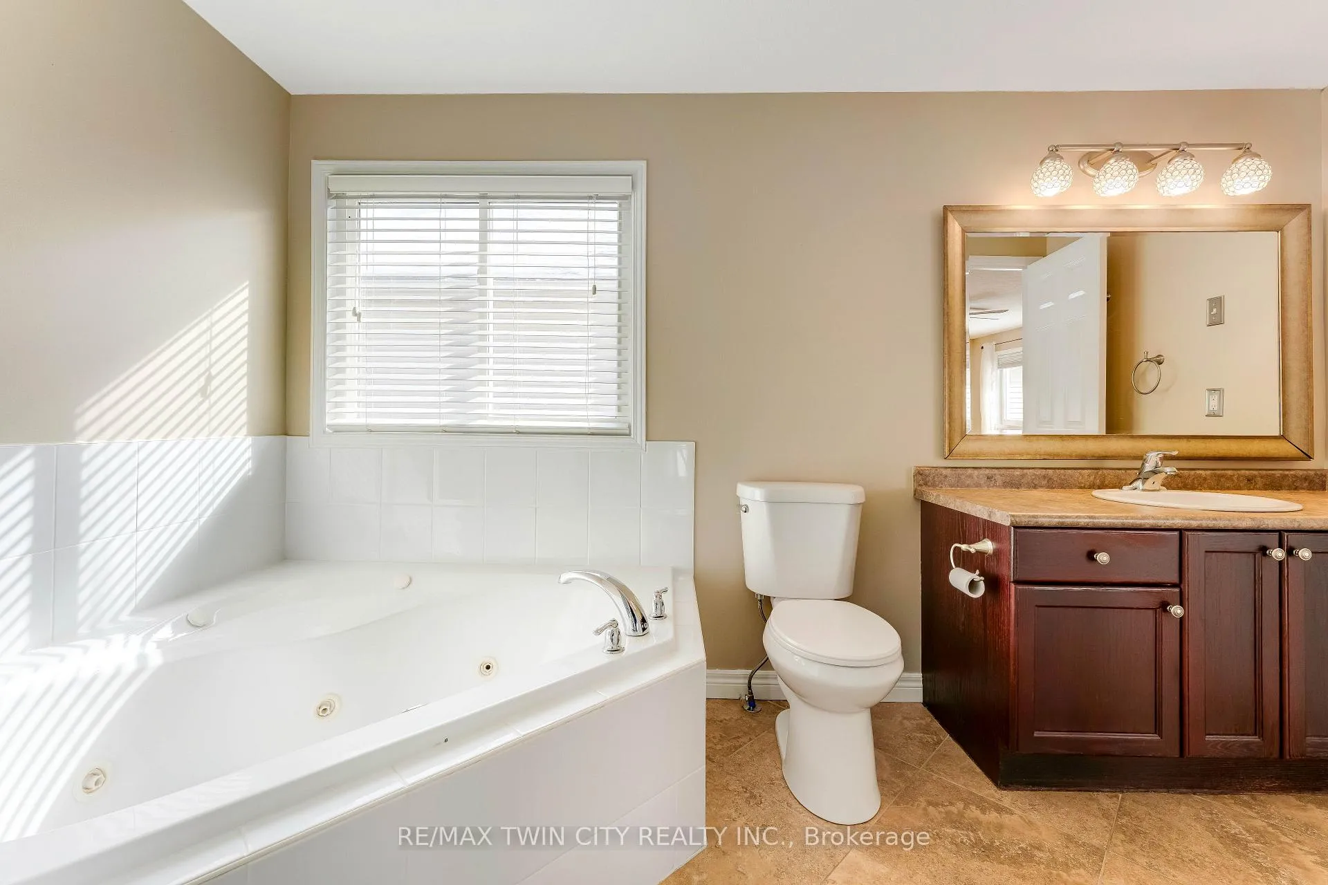 Photo 24 of 505 Snowdrop Court, Kitchener — HOMEH