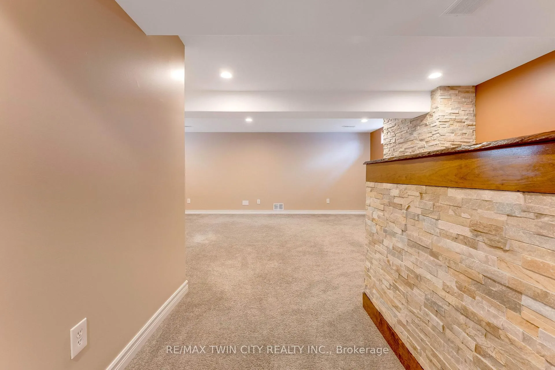 Photo 28 of 505 Snowdrop Court, Kitchener — HOMEH