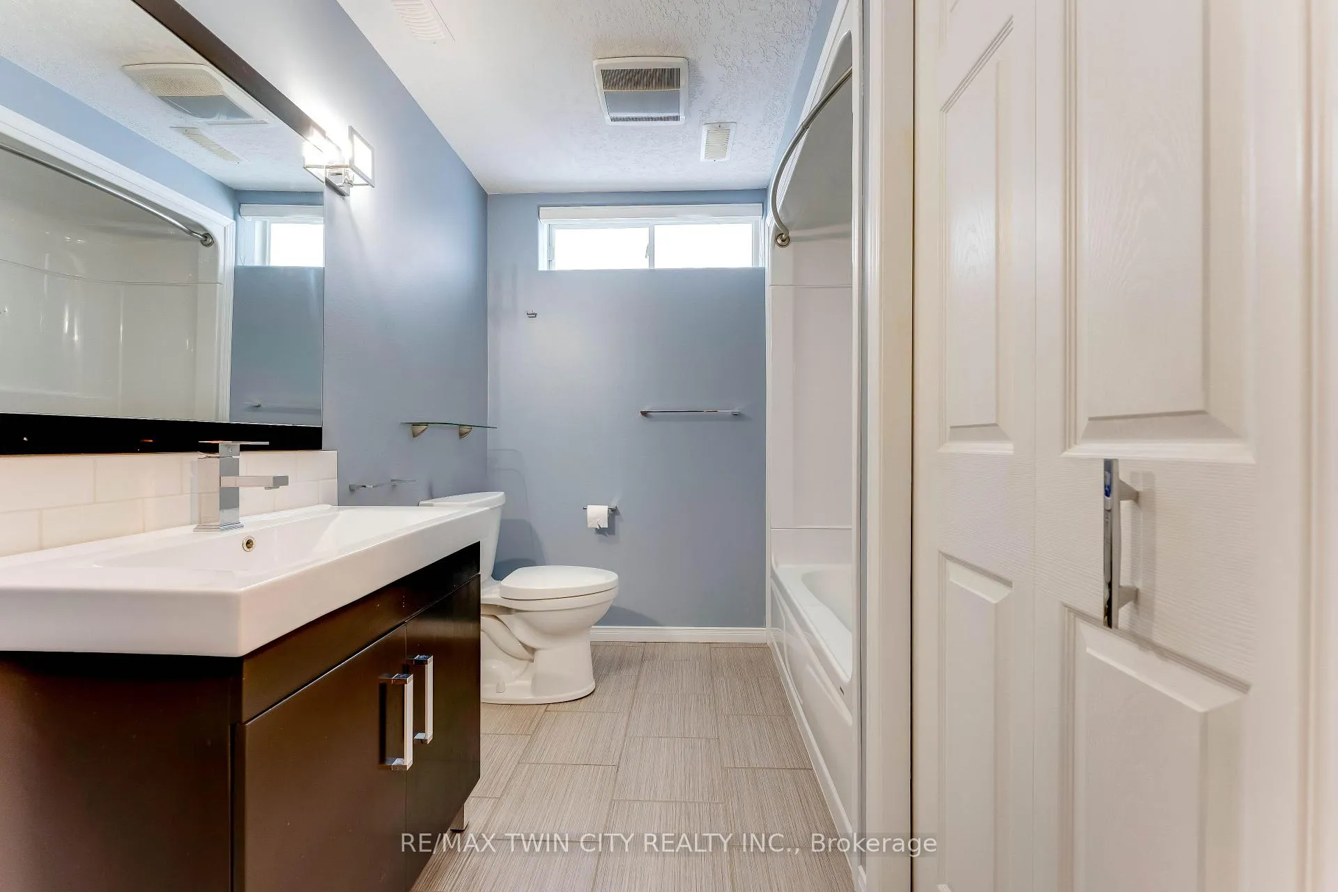 Photo 34 of 505 Snowdrop Court, Kitchener — HOMEH