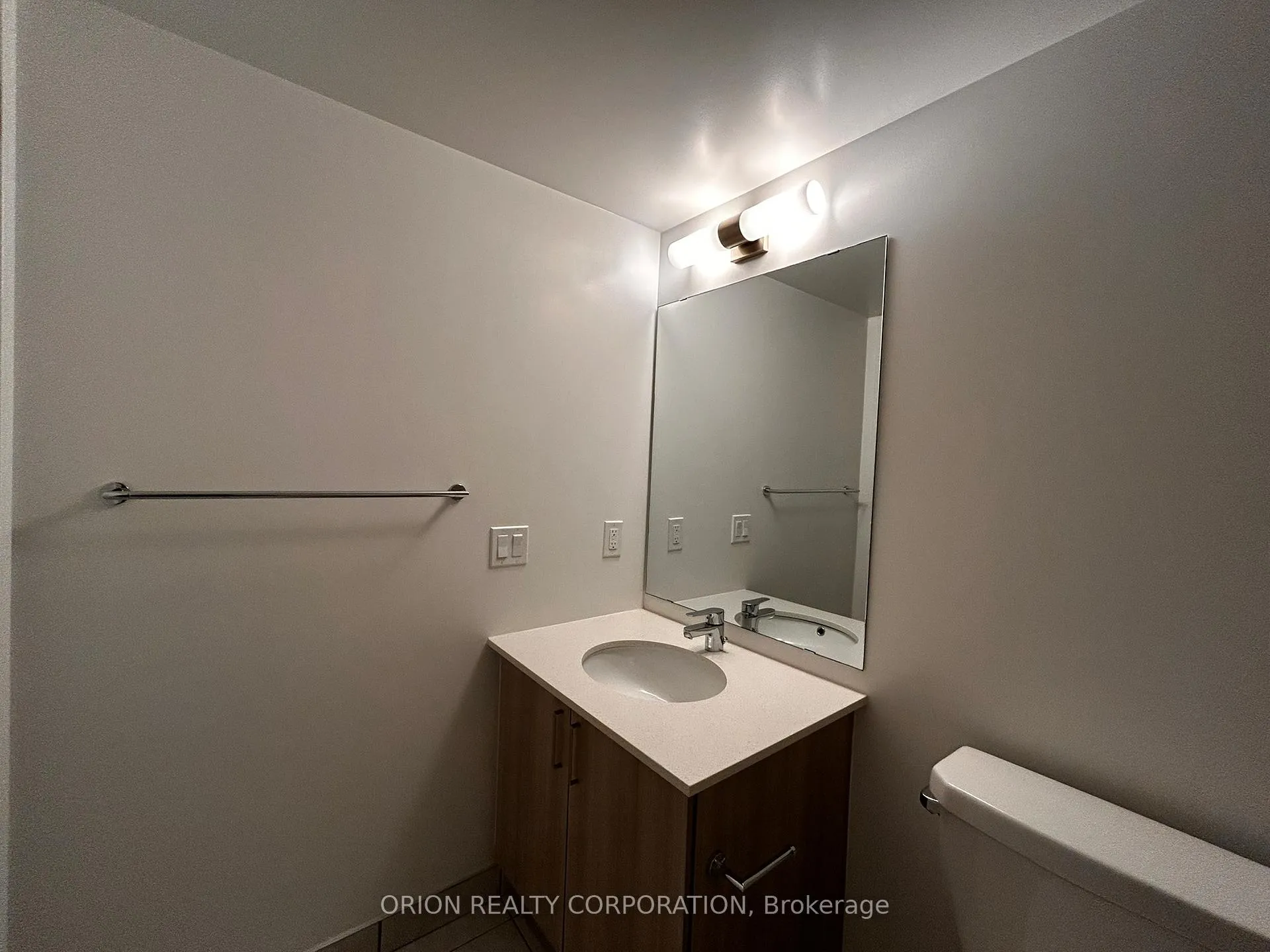 Photo 5 of Unit 1707, 1010 Sandy Beach Road, Pickering, Bay Ridges — HOMEH
