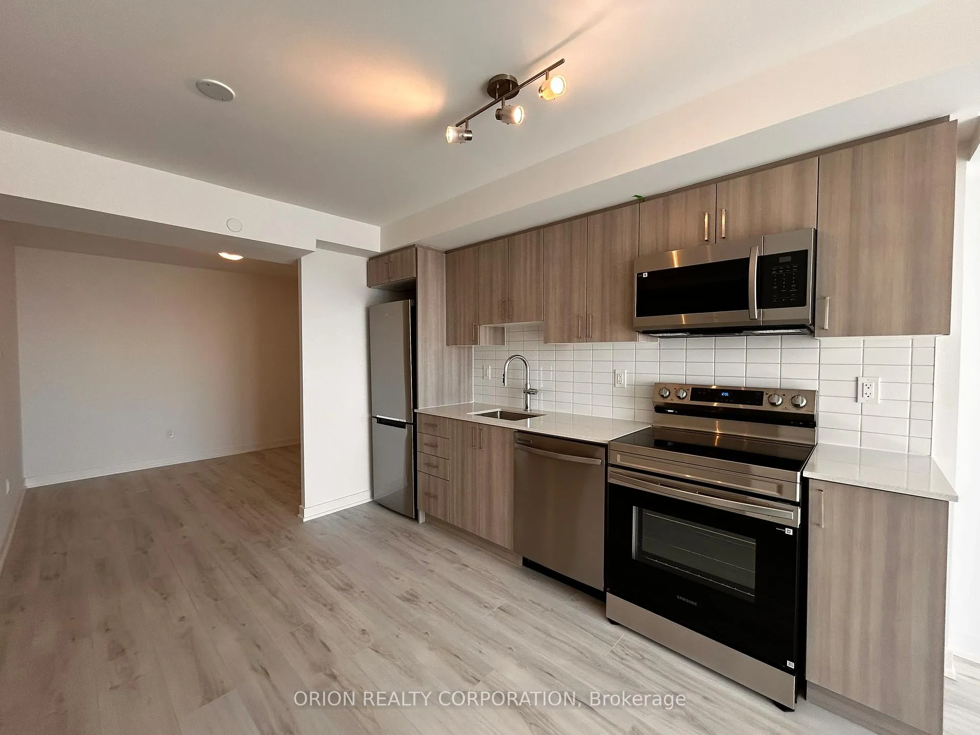 Photo 10 of Unit 1707, 1010 Sandy Beach Road, Pickering, Bay Ridges — HOMEH