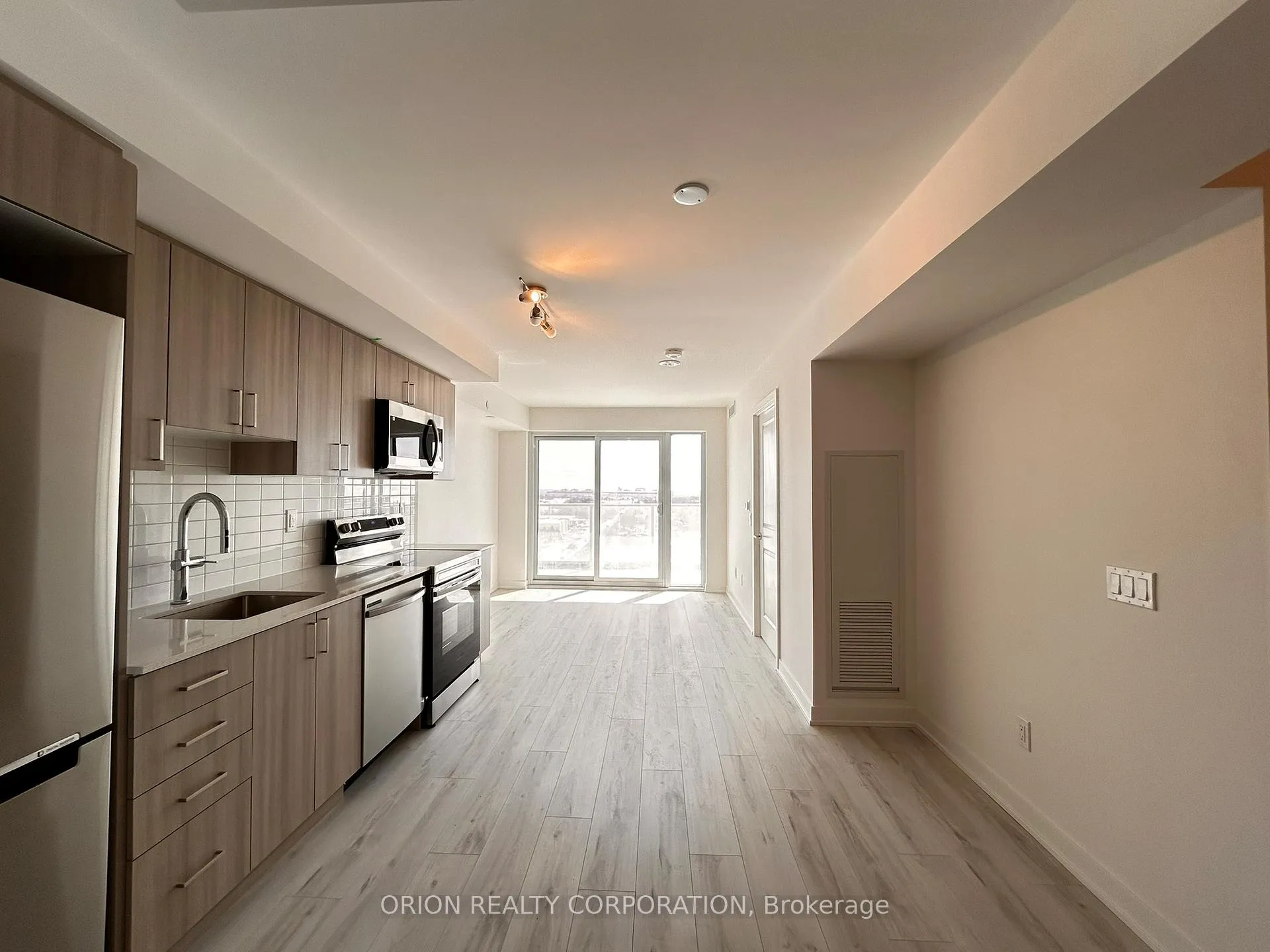 Photo 11 of Unit 1707, 1010 Sandy Beach Road, Pickering, Bay Ridges — HOMEH