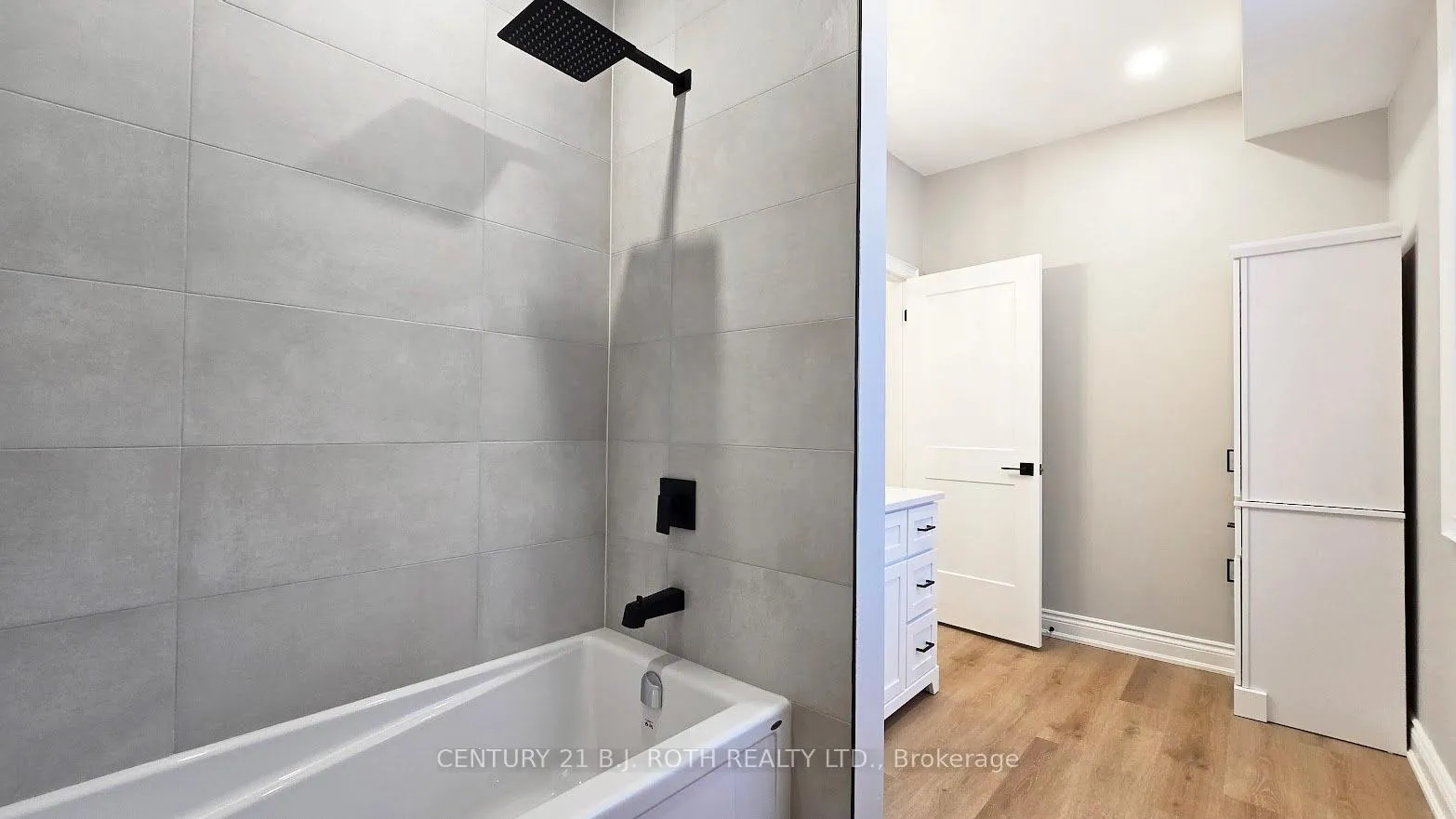 Photo 18 of Unit Upper, 42 Calverley Street, Orillia — HOMEH