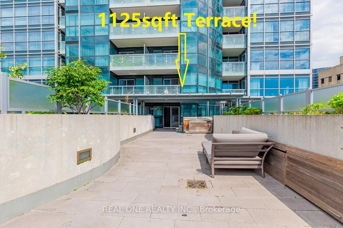 Front of Unit 1408, 386 Yonge Street