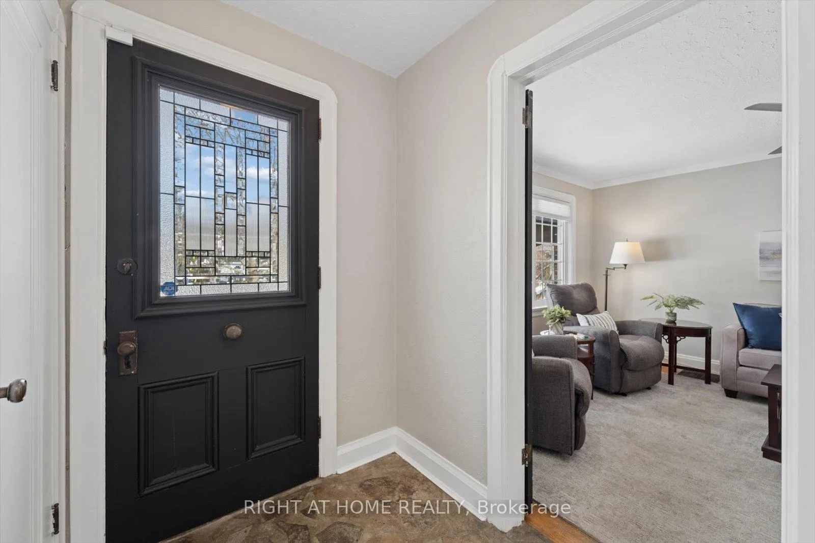 Photo 9 of 56 Cadillac Avenue N, Oshawa, O'Neill — HOMEH