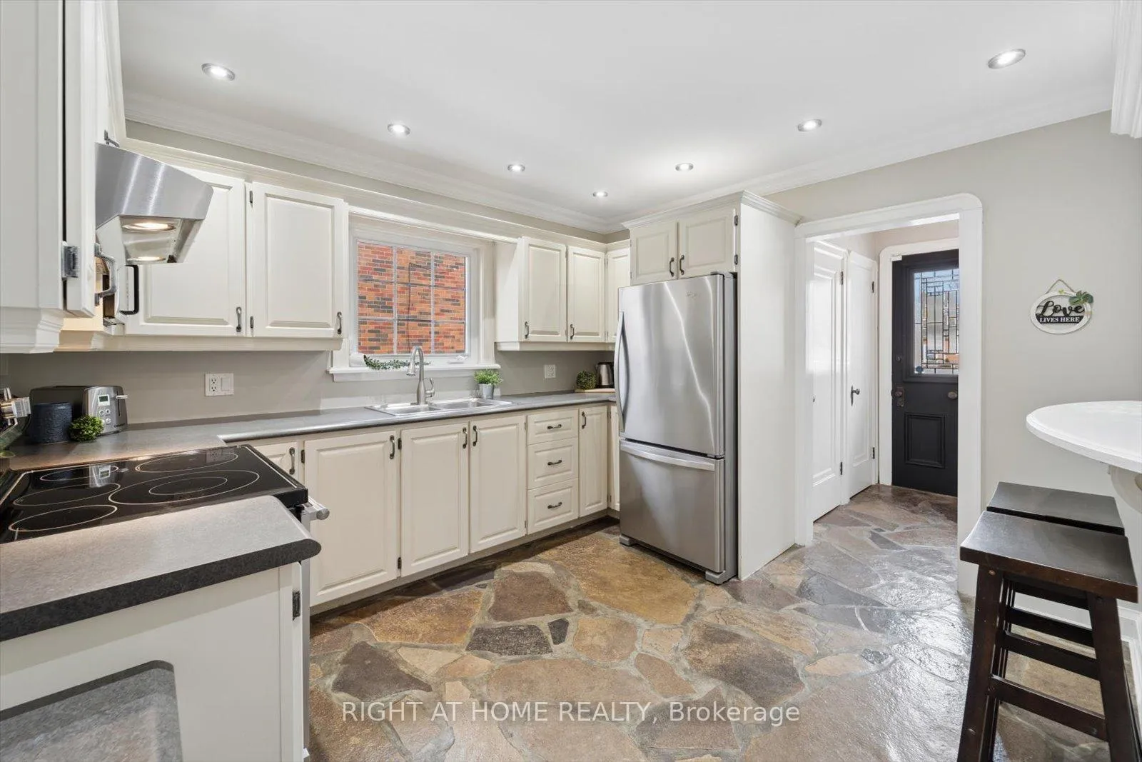 Photo 17 of 56 Cadillac Avenue N, Oshawa, O'Neill — HOMEH
