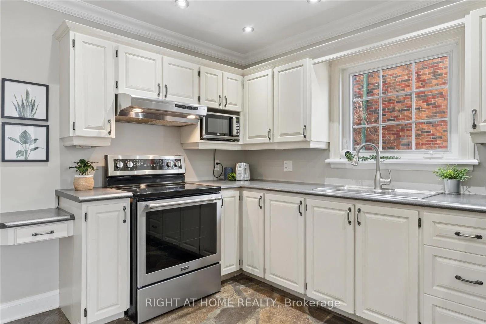 Photo 19 of 56 Cadillac Avenue N, Oshawa, O'Neill — HOMEH