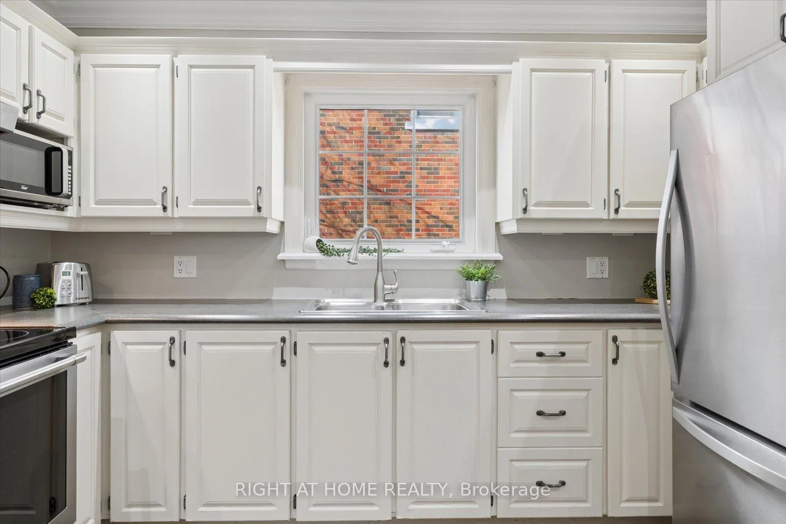 Photo 20 of 56 Cadillac Avenue N, Oshawa, O'Neill — HOMEH
